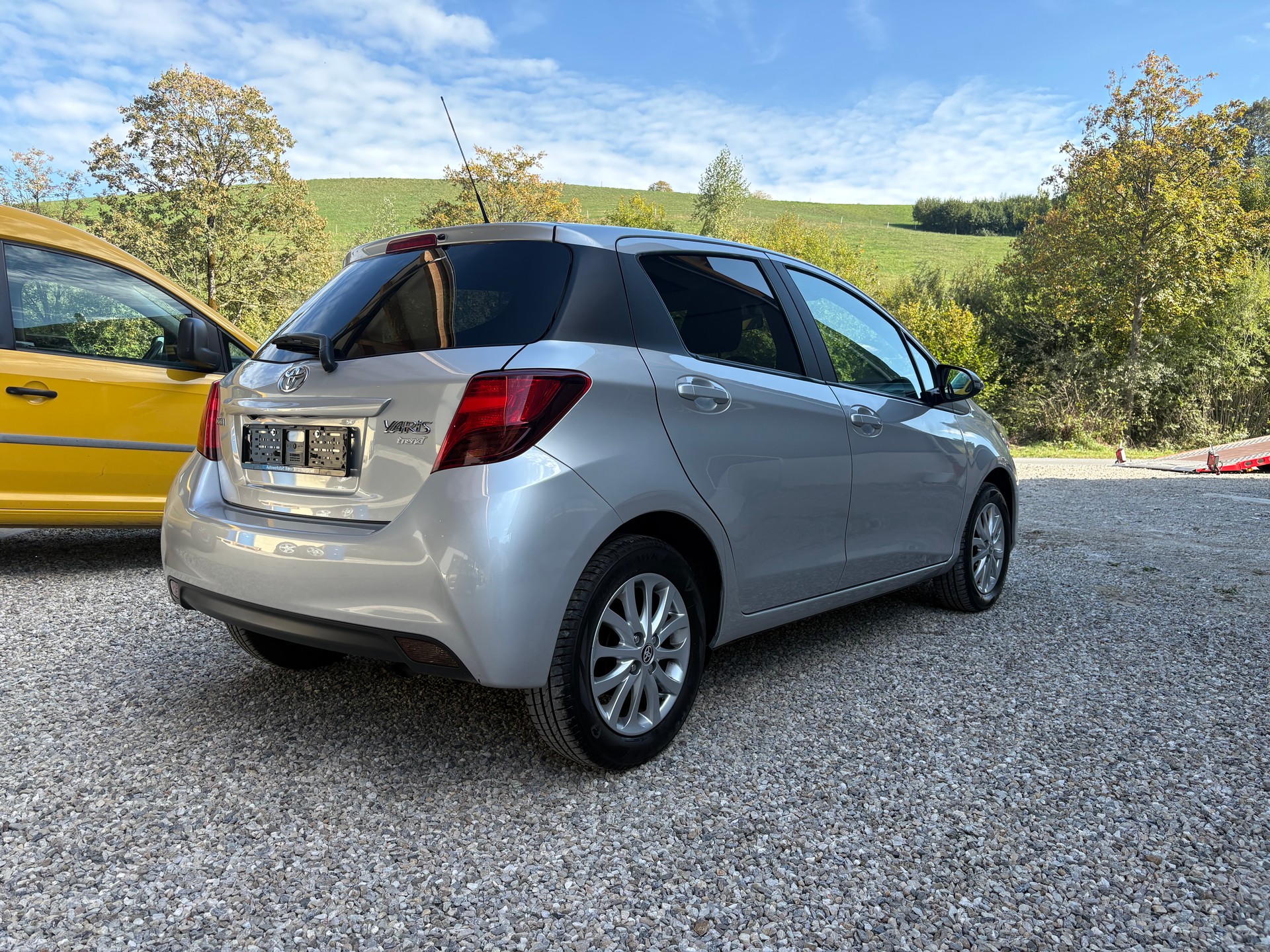TOYOTA Yaris 1.33 Luna-image-4