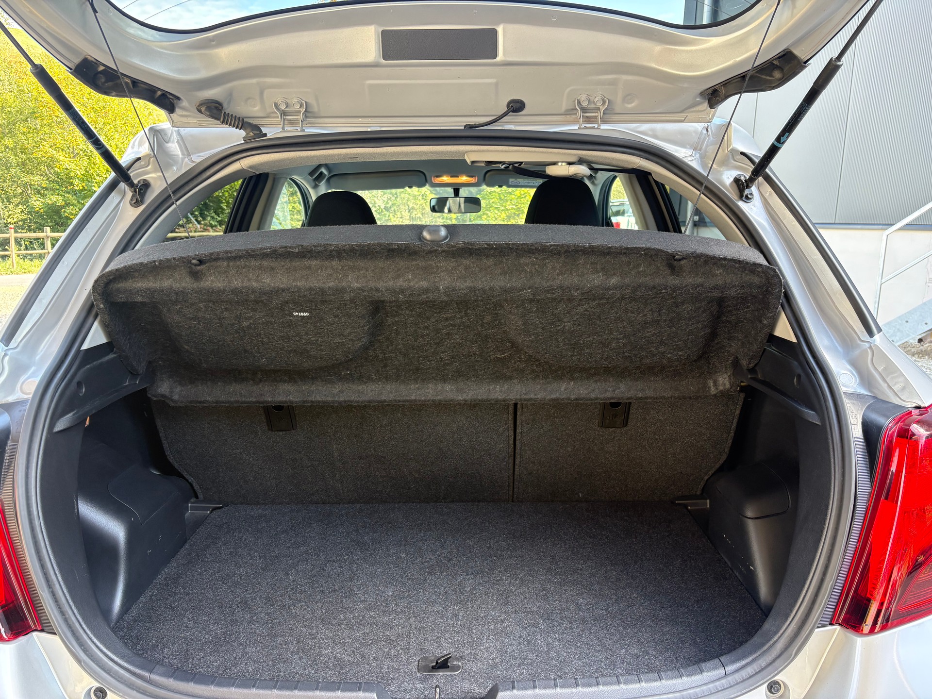 TOYOTA Yaris 1.33 Luna-image-11
