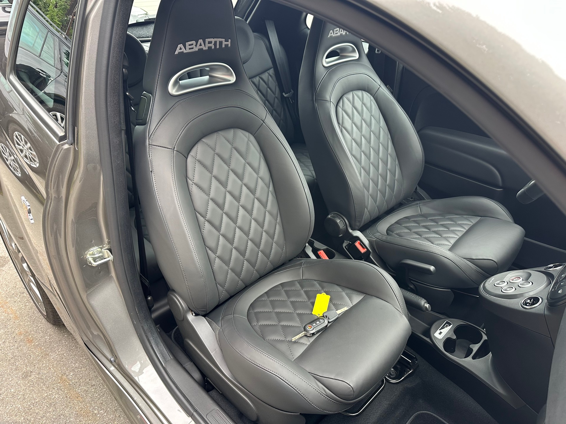 FIAT 695 1.4 16V Turbo Abarth 695 Turismo Dualogic-image-10