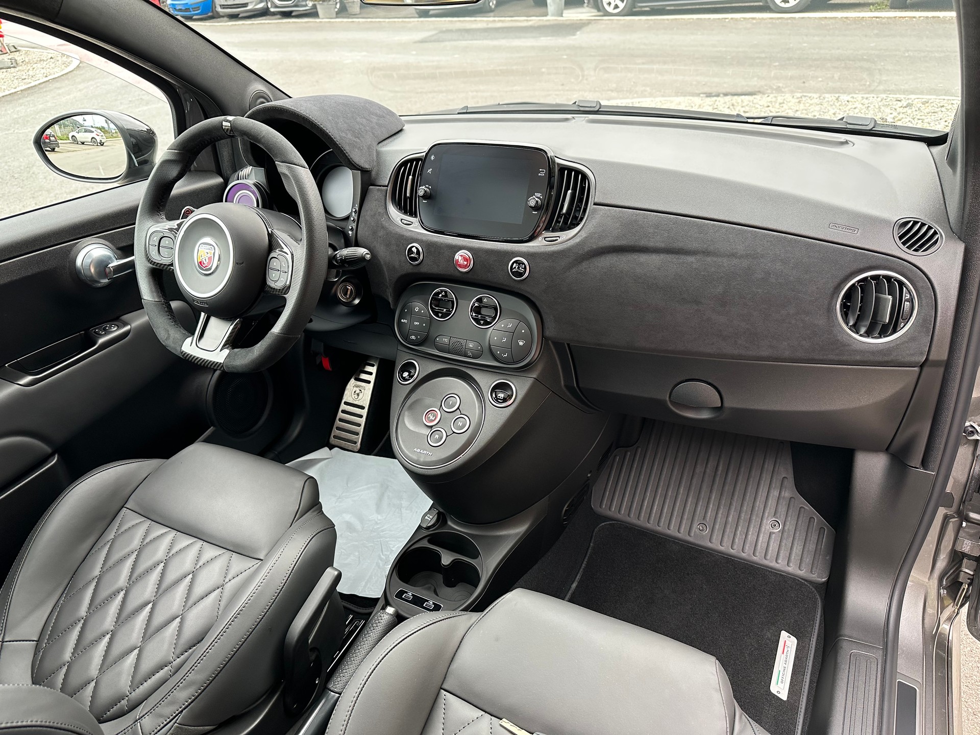 FIAT 695 1.4 16V Turbo Abarth 695 Turismo Dualogic-image-11