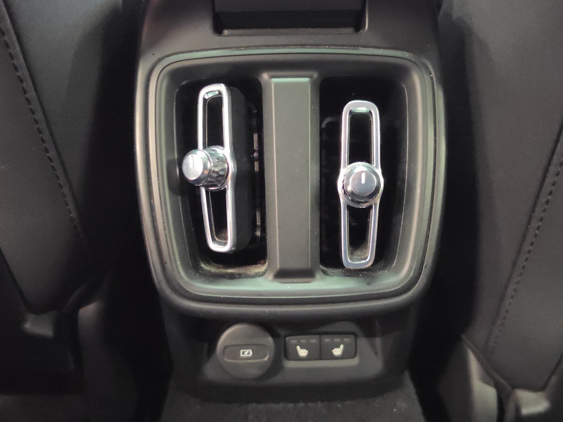 POLESTAR 2 Long Range Dual Motor Performance-image-17