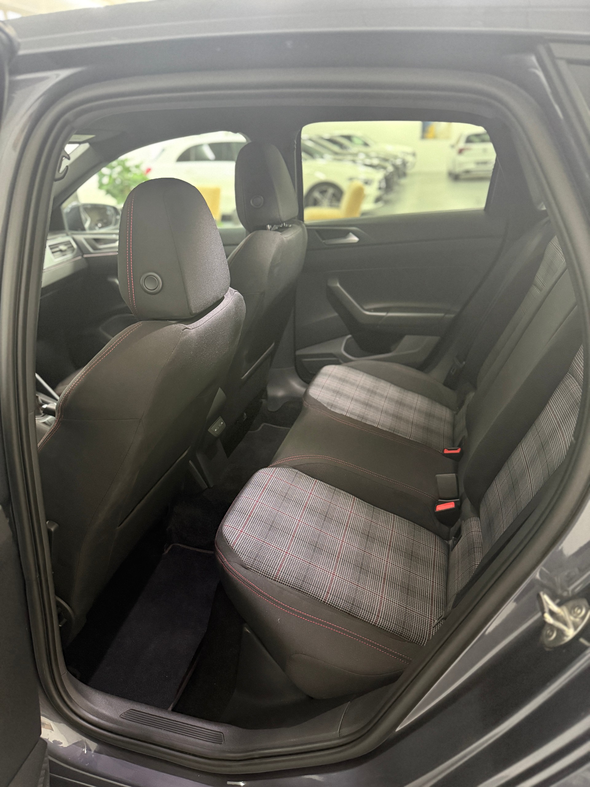 VW Polo 2.0 TSI GTI DSG-image-12