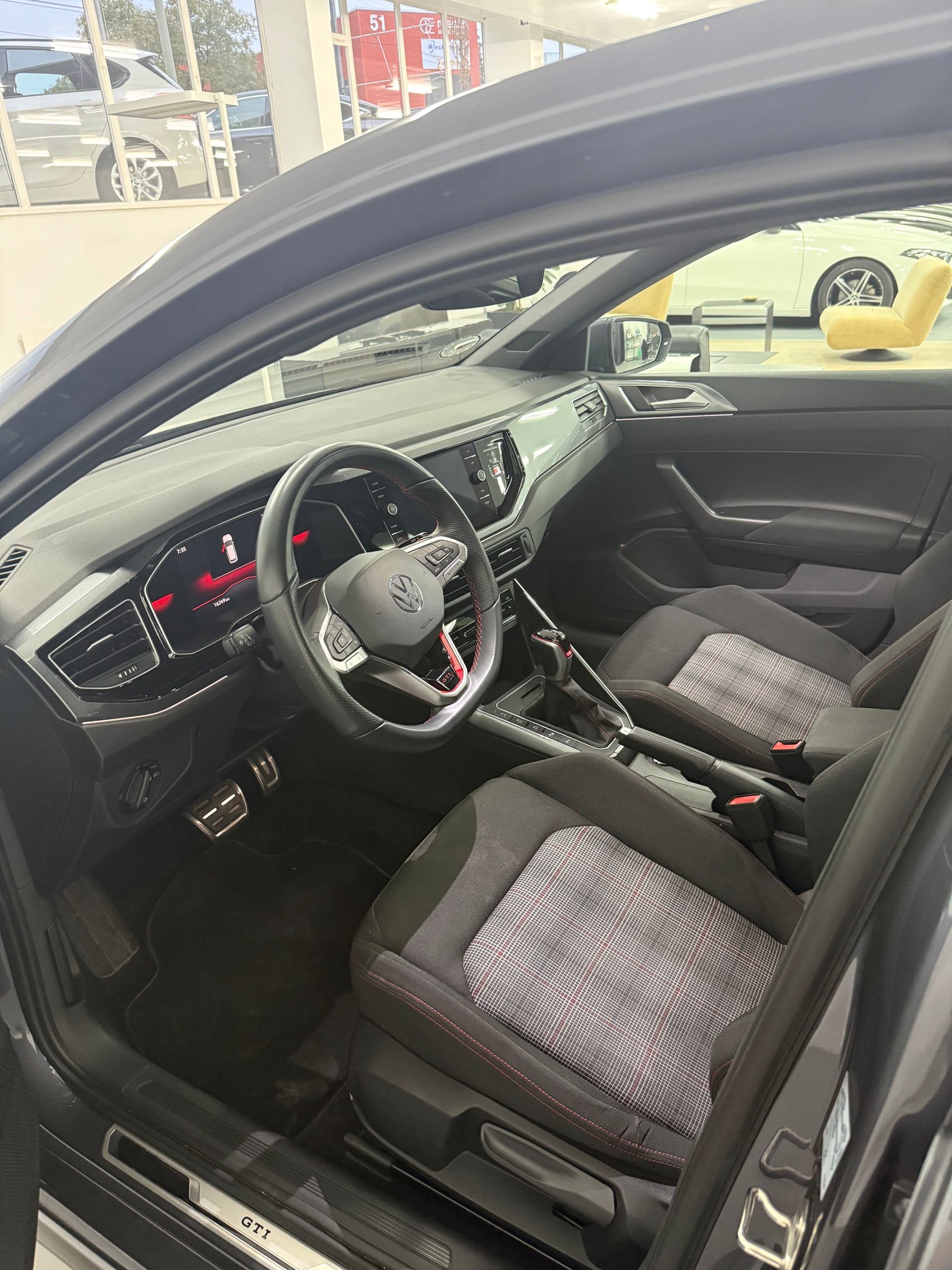 VW Polo 2.0 TSI GTI DSG-image-7