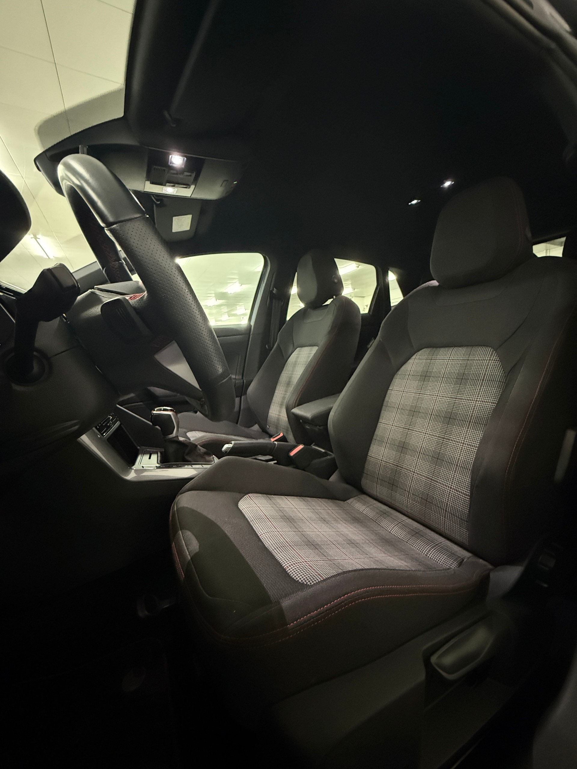 VW Polo 2.0 TSI GTI DSG-image-8
