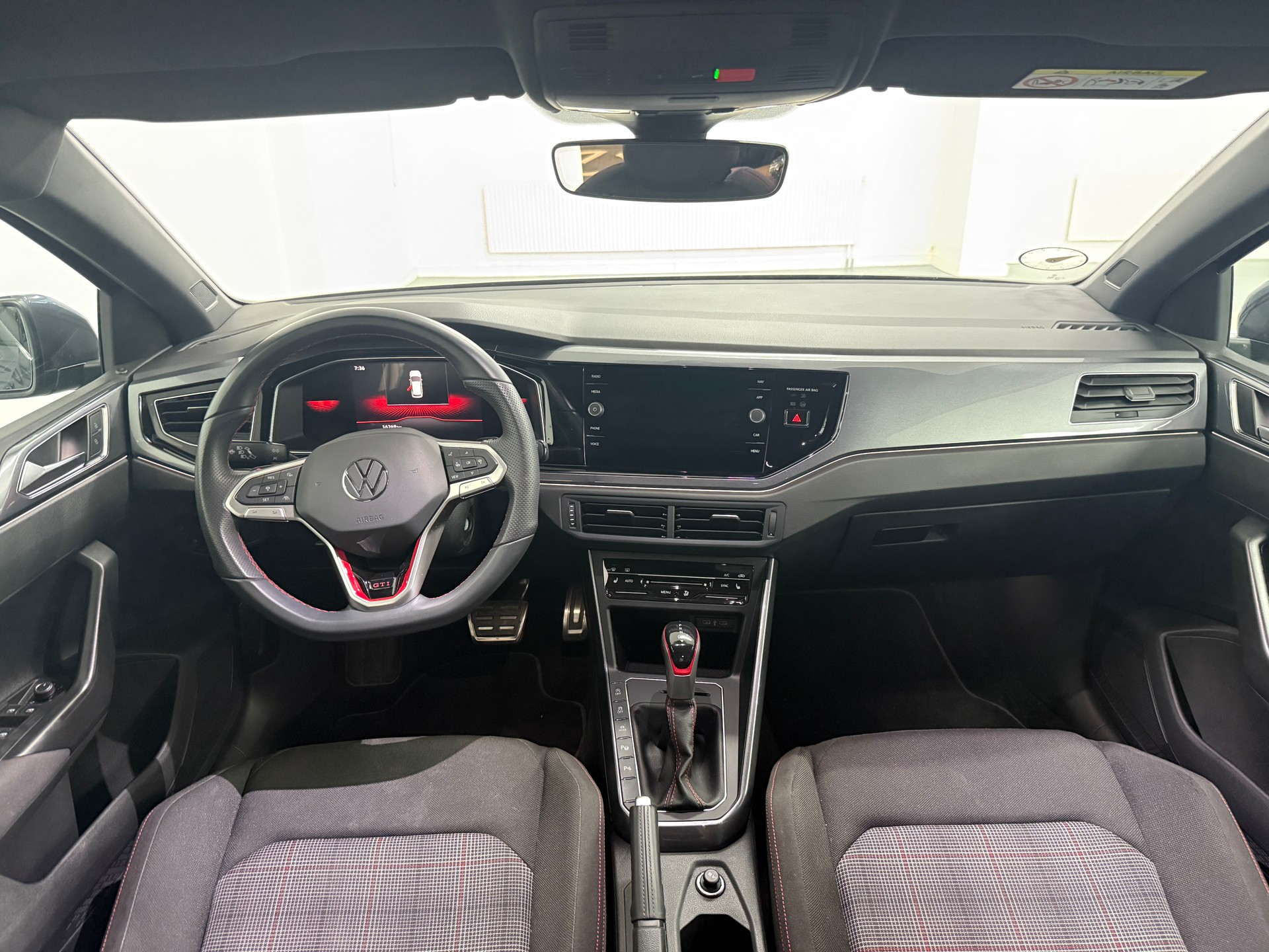 VW Polo 2.0 TSI GTI DSG-image-9