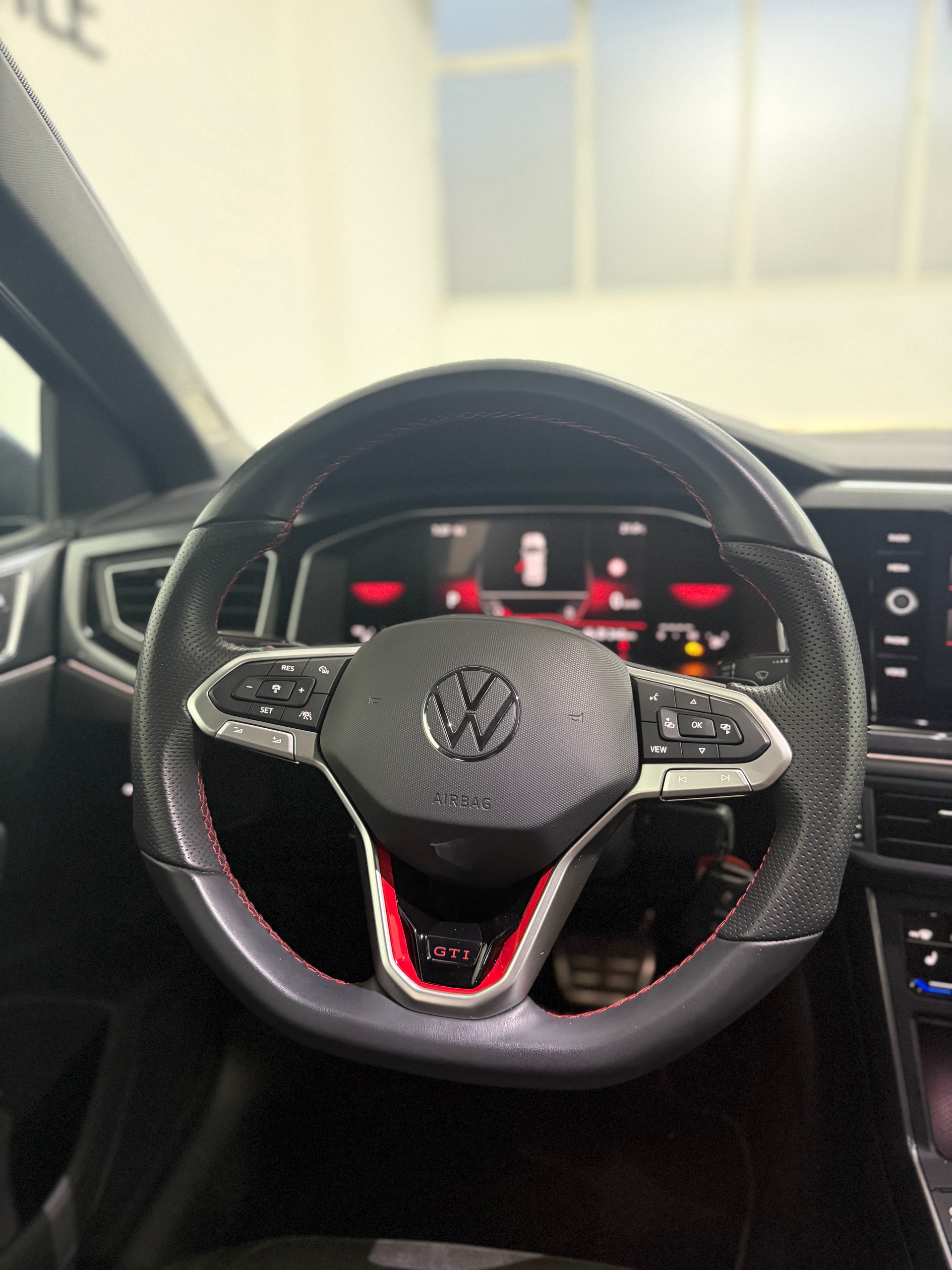 VW Polo 2.0 TSI GTI DSG-image-10