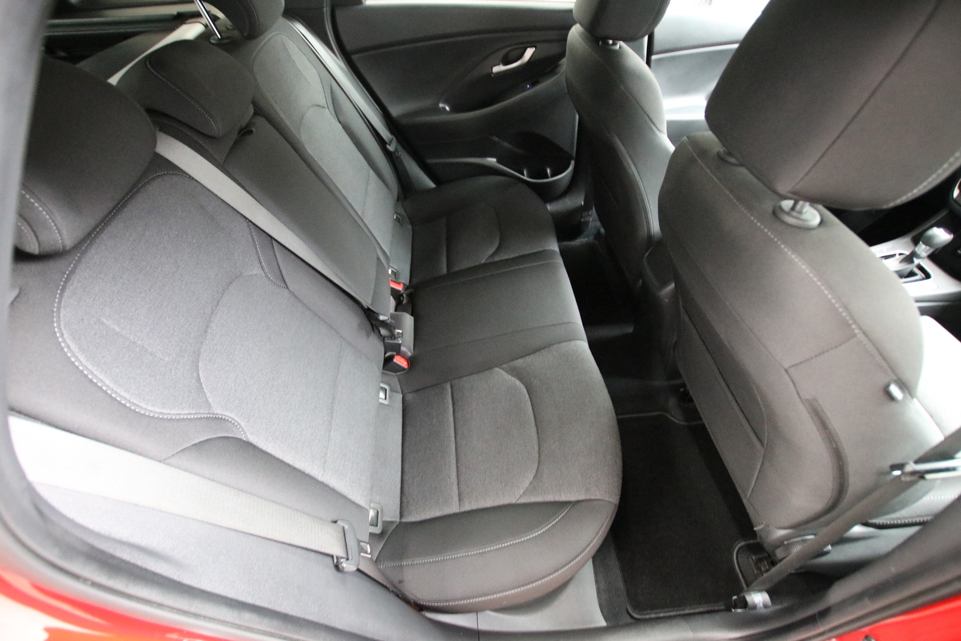 HYUNDAI i30 Wagon 1.6 CRDi Amplia 48V MH DCT-image-14