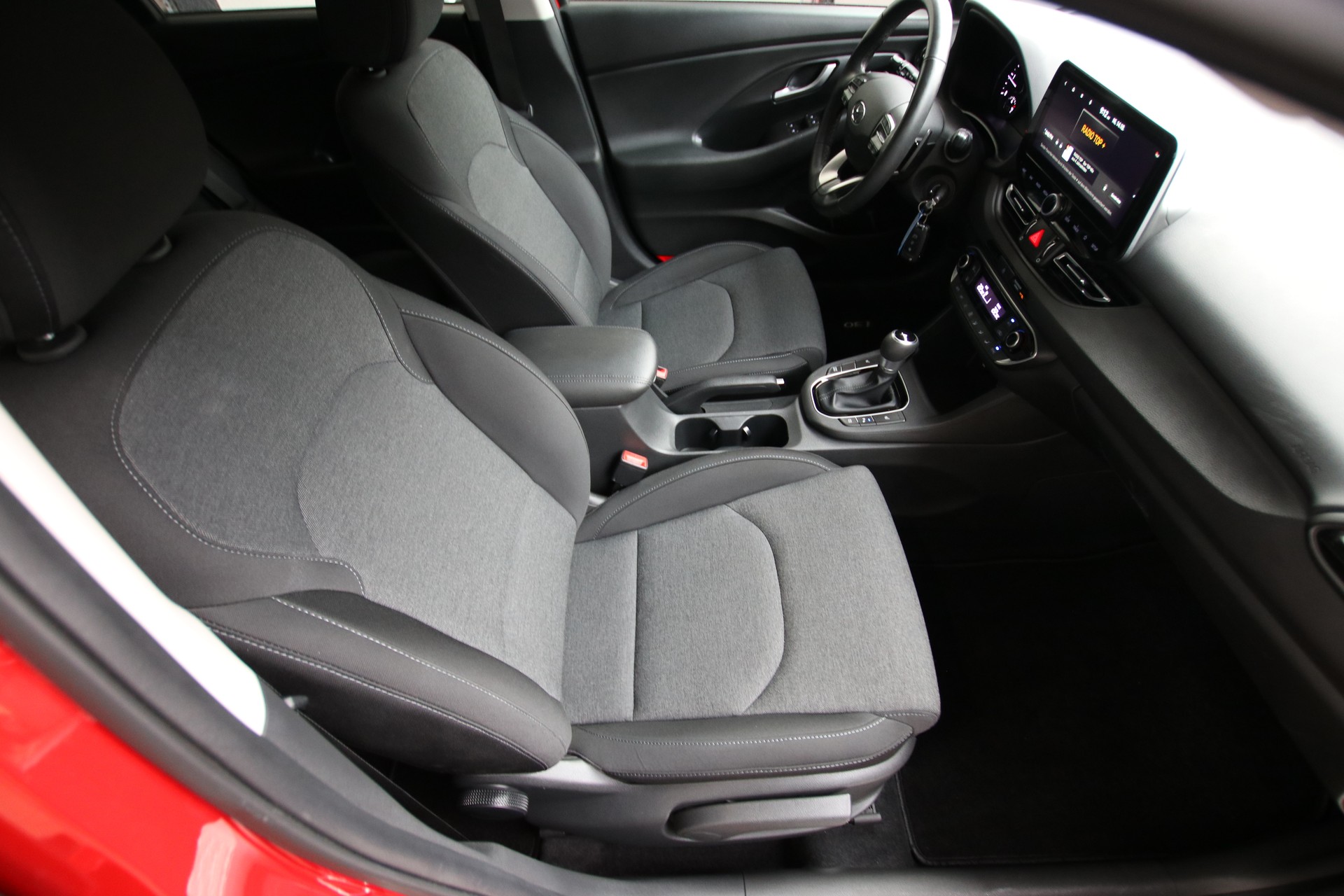 HYUNDAI i30 Wagon 1.6 CRDi Amplia 48V MH DCT-image-12