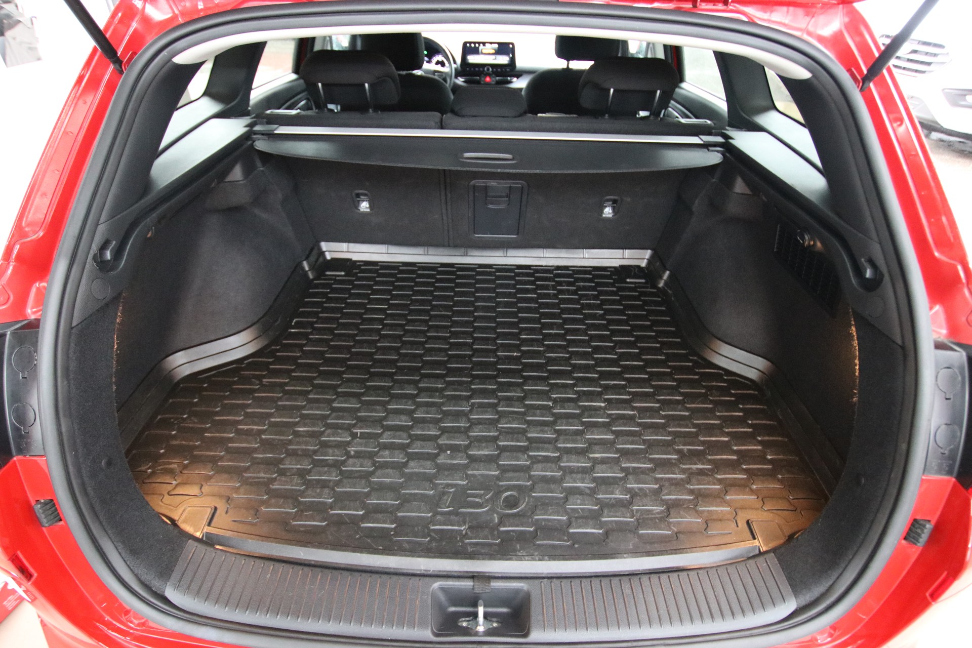 HYUNDAI i30 Wagon 1.6 CRDi Amplia 48V MH DCT-image-15
