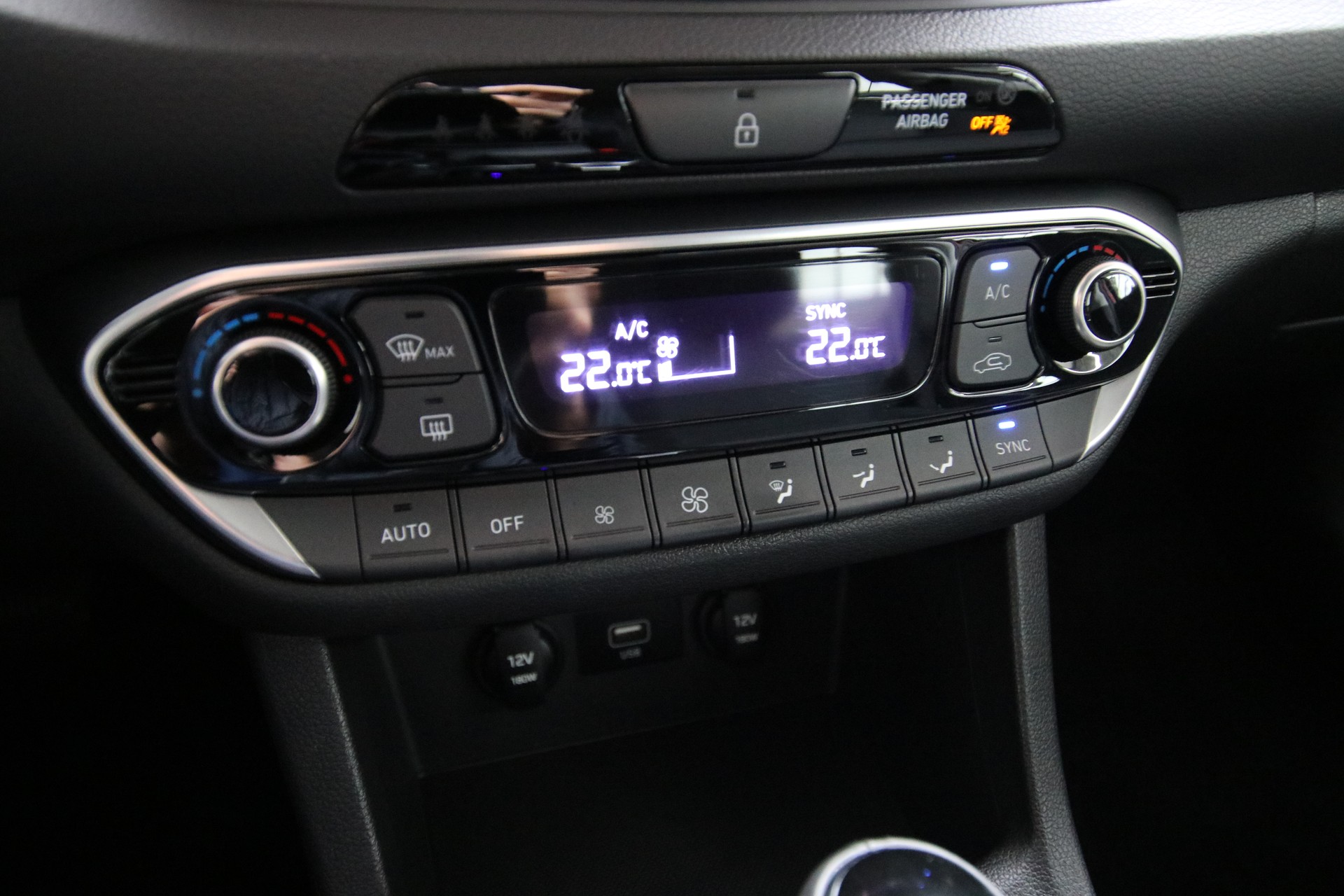 HYUNDAI i30 Wagon 1.6 CRDi Amplia 48V MH DCT-image-23