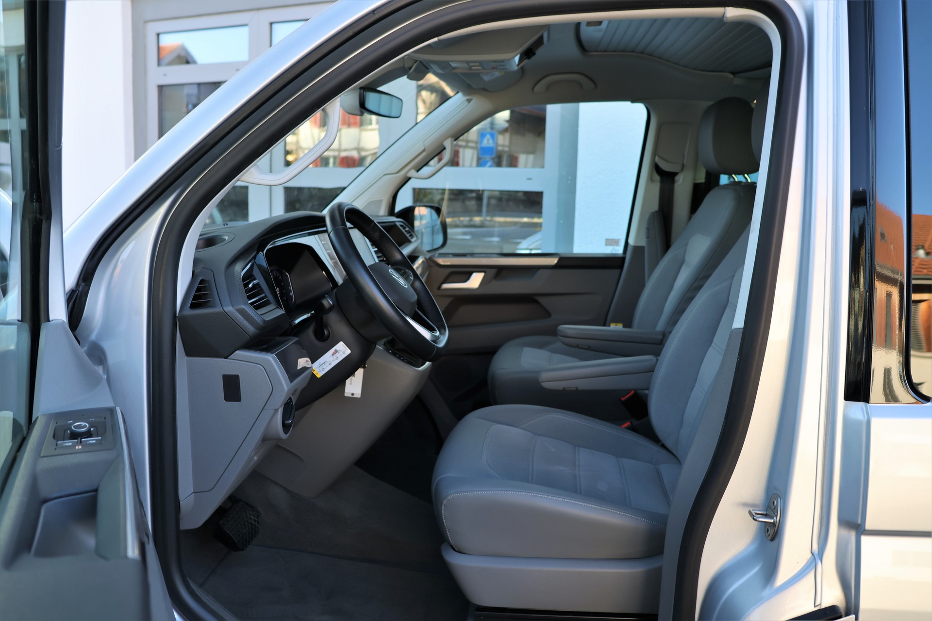 VW T6.1 California 2.0 TDI Ocean Last Edition DSG (CH) + 2.3T AHK-image-8