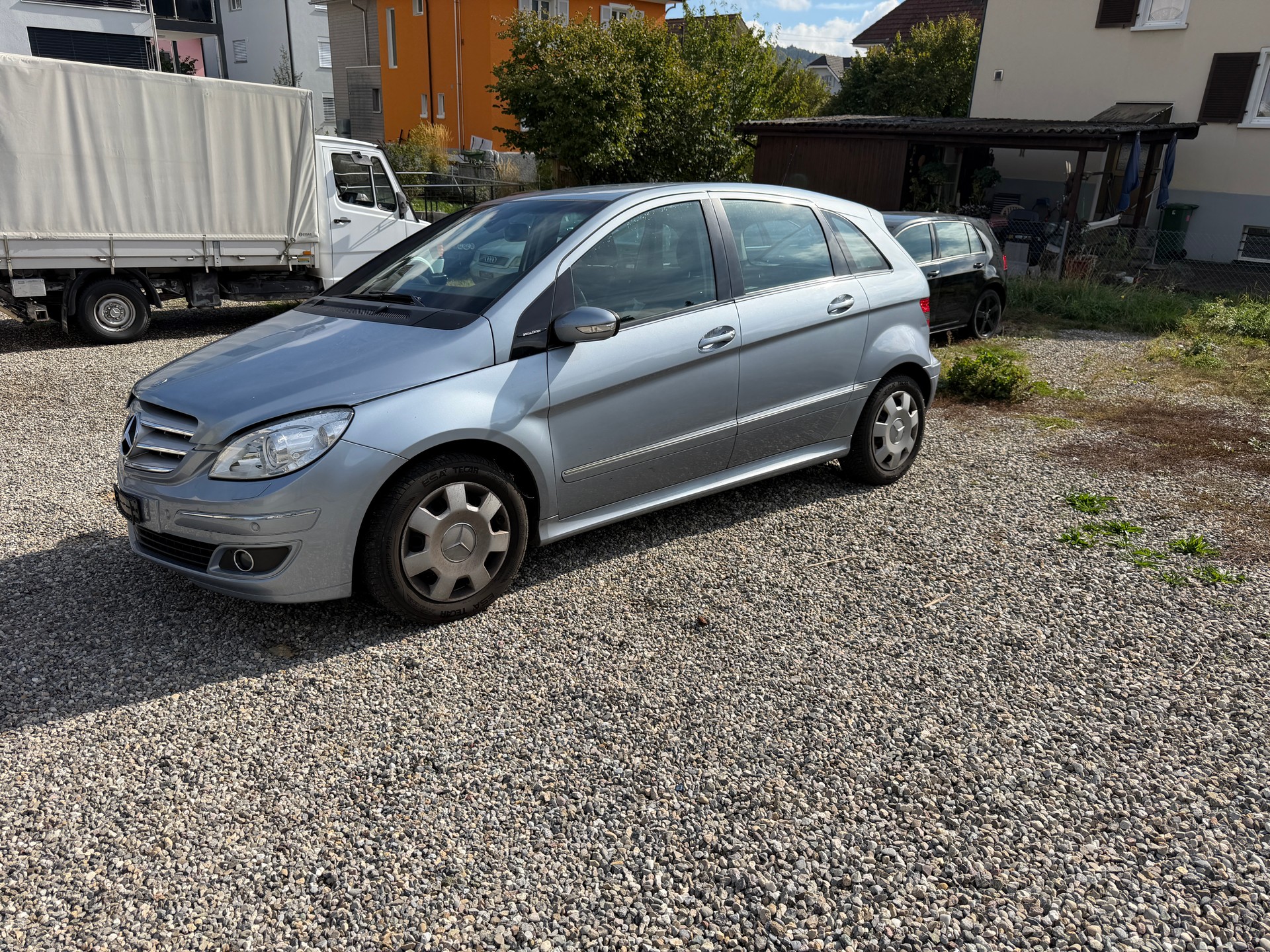 MERCEDES-BENZ B 200-showroom-element-1