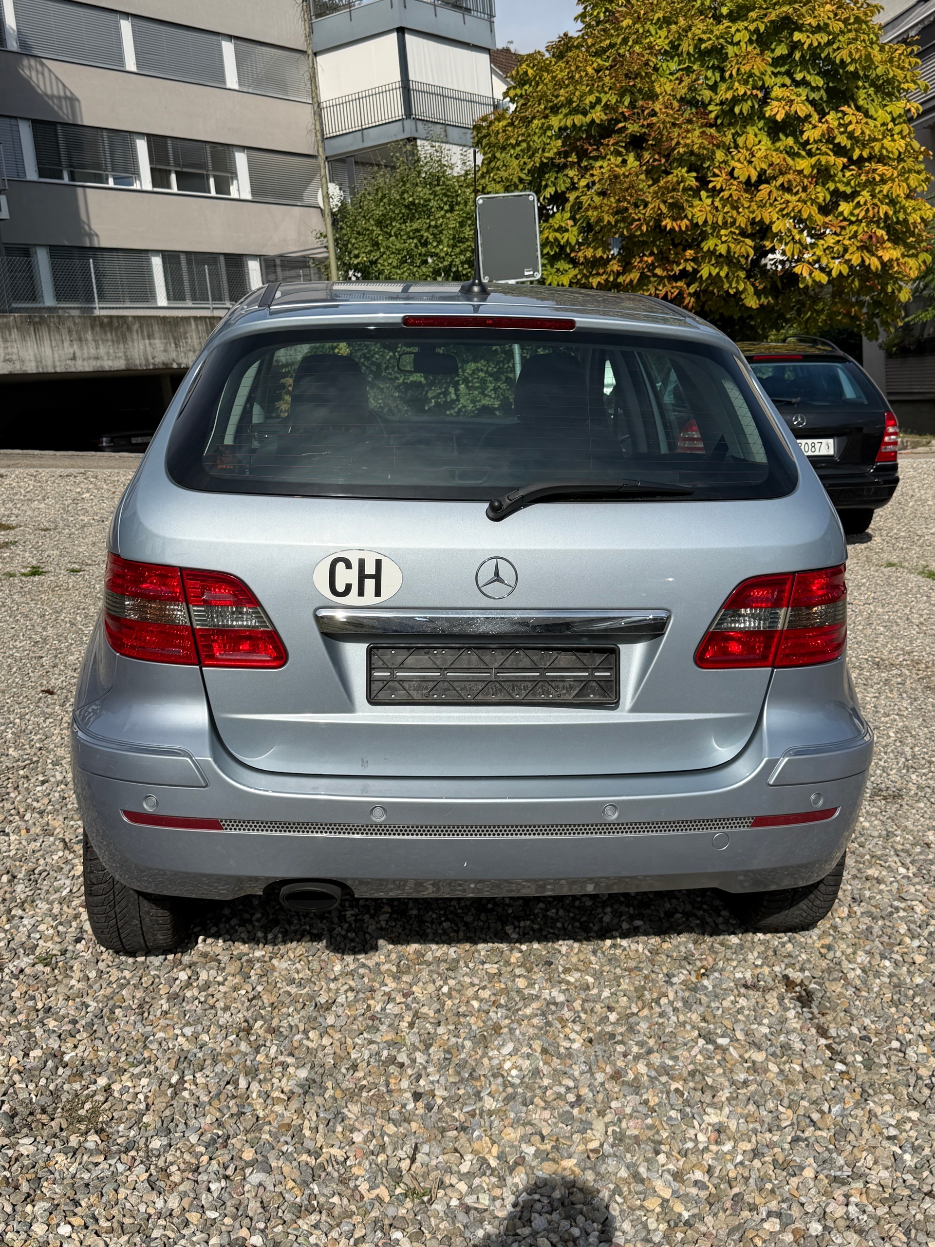MERCEDES-BENZ B 200-showroom-element-3