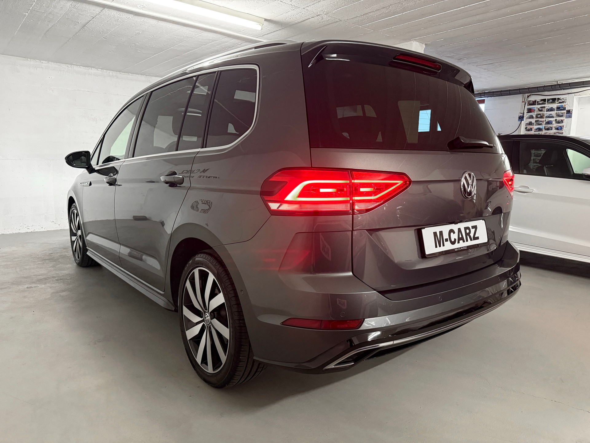 VW Touran 1.5 TSI EVO Highline DSG R-Line *Full options* *7 places*-image-1