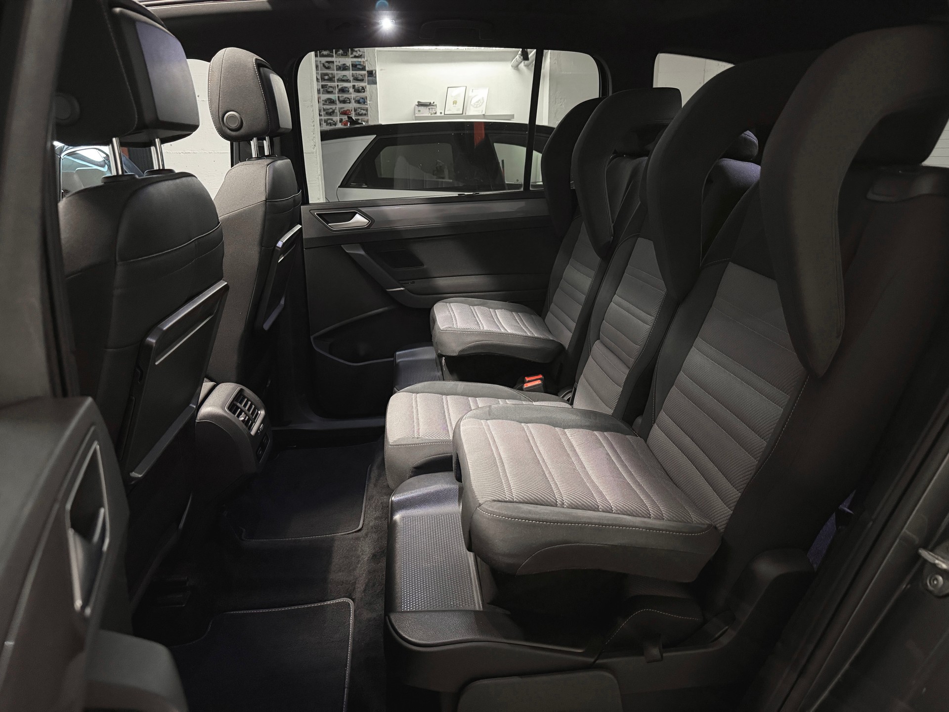 VW Touran 1.5 TSI EVO Highline DSG R-Line *Full options* *7 places*-image-7