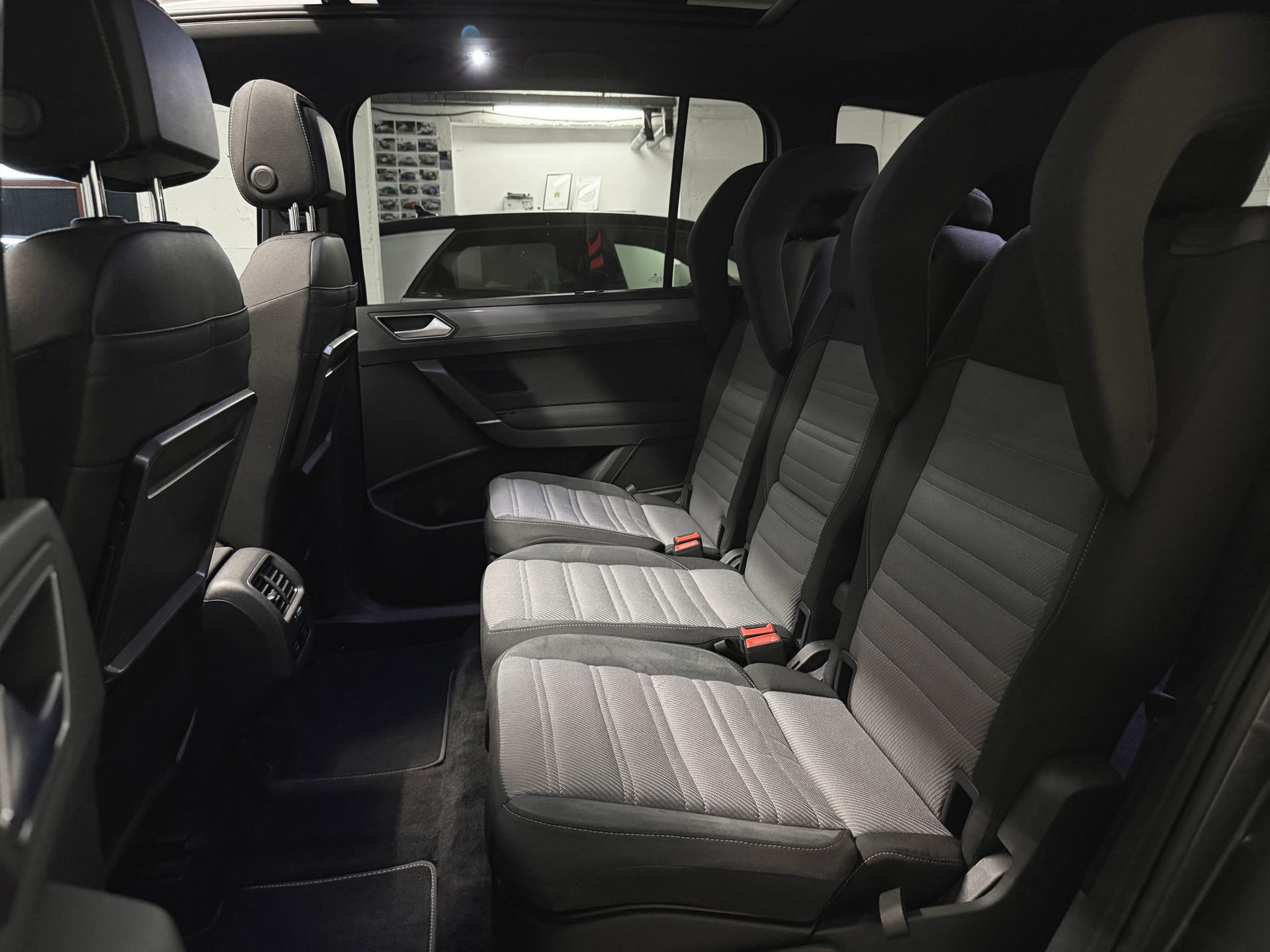 VW Touran 1.5 TSI EVO Highline DSG R-Line *Full options* *7 places*-image-8