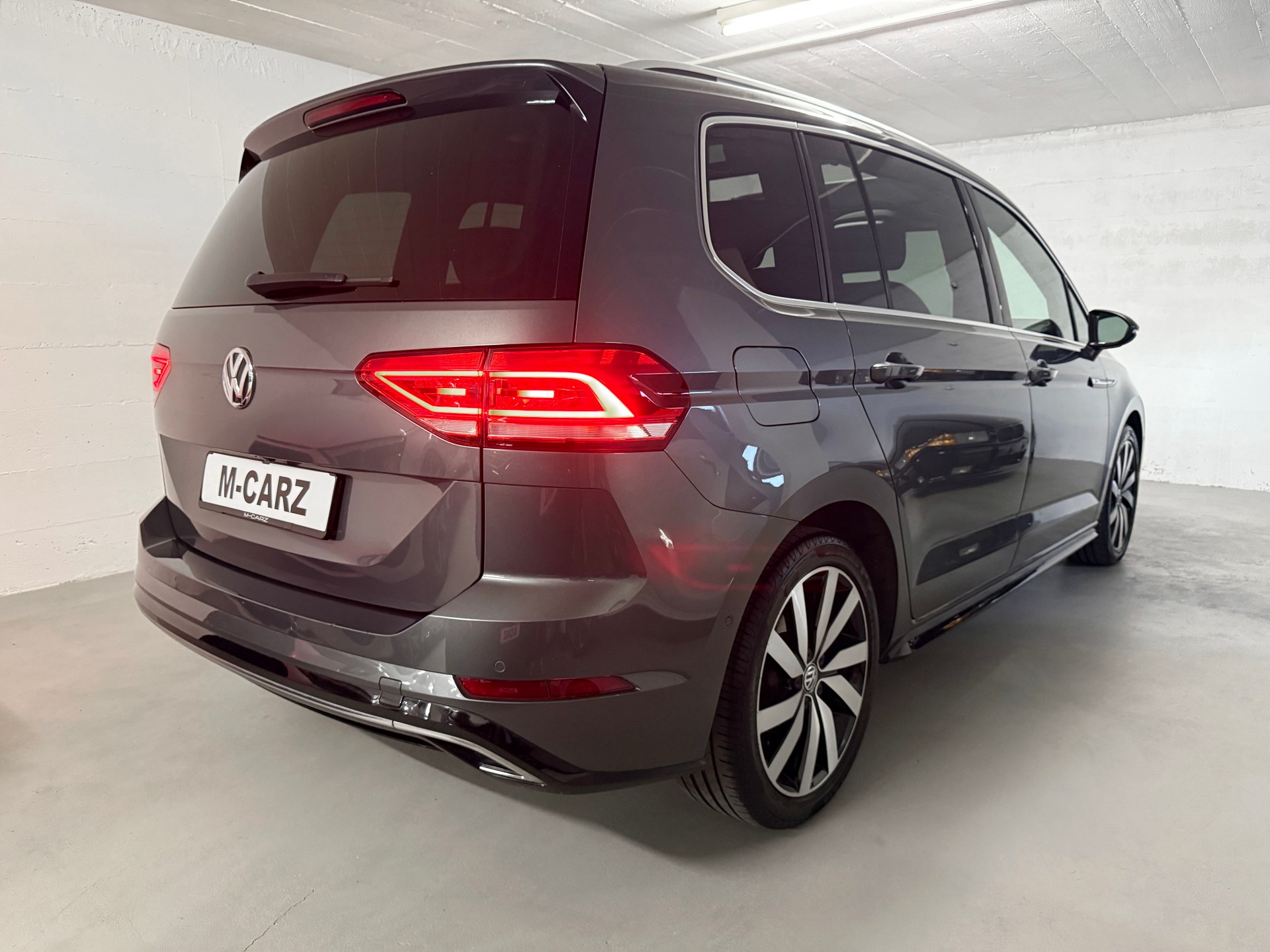 VW Touran 1.5 TSI EVO Highline DSG R-Line *Full options* *7 places*-image-0