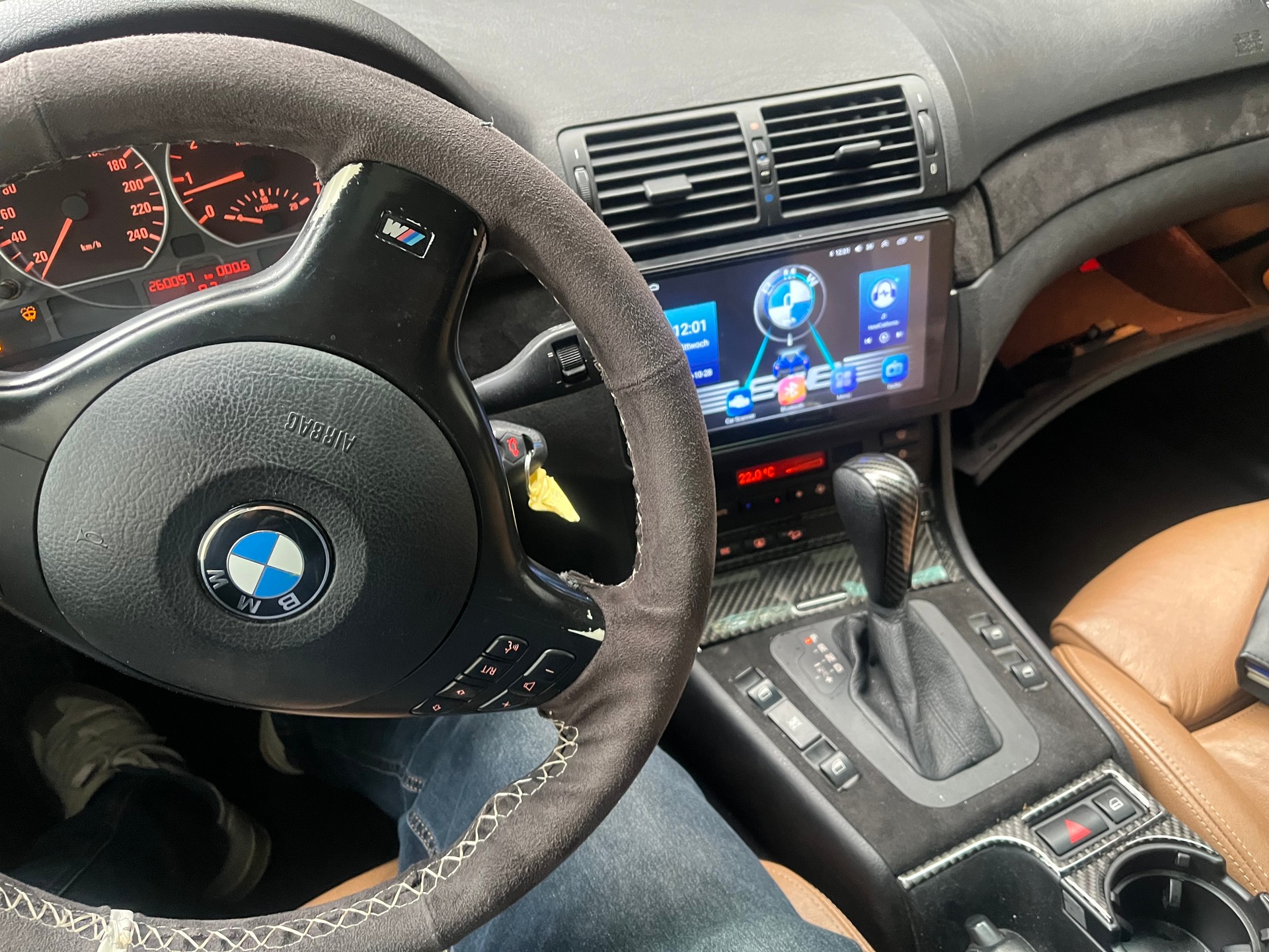 BMW 330xi-image-8