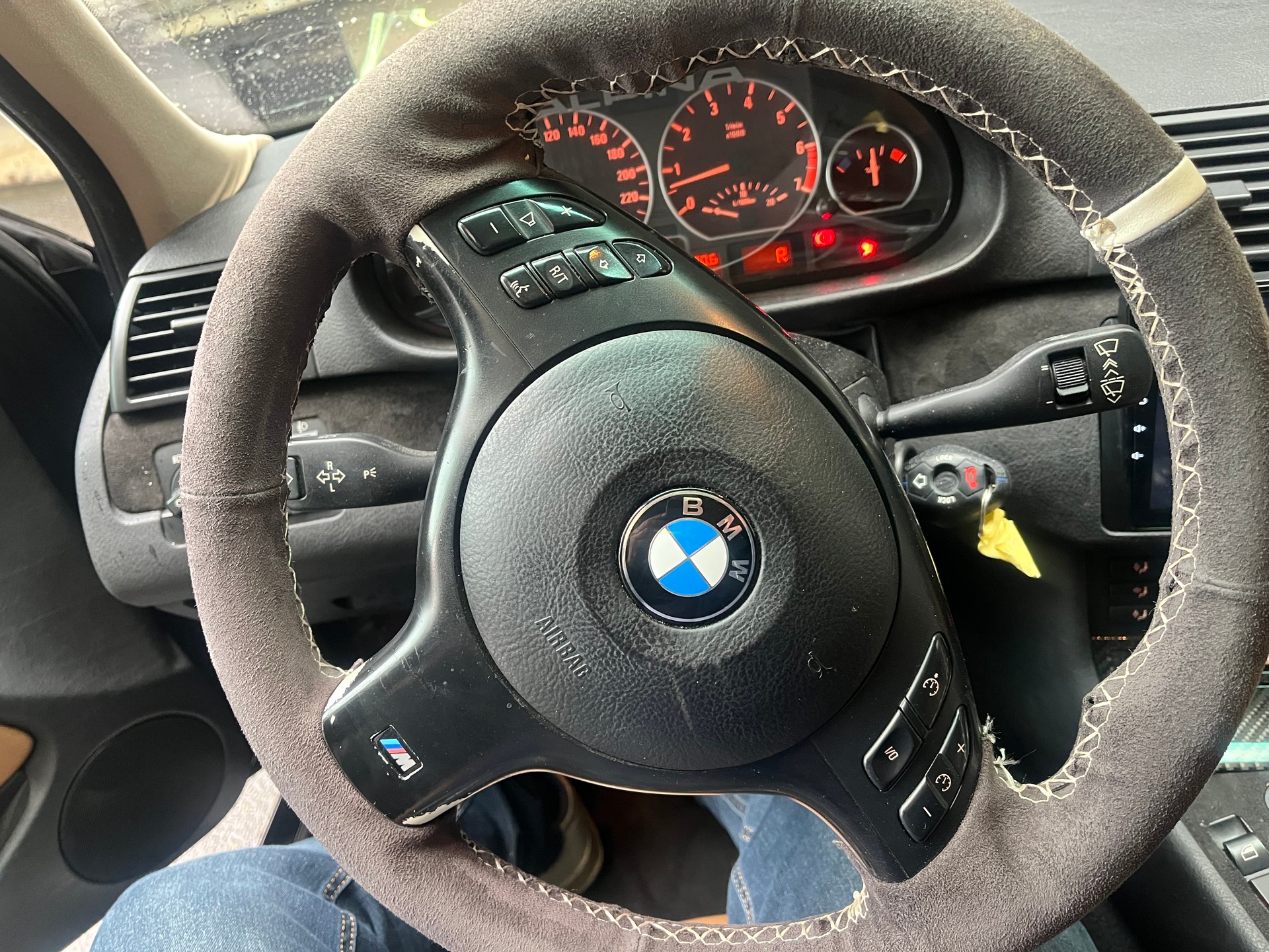 BMW 330xi-image-6