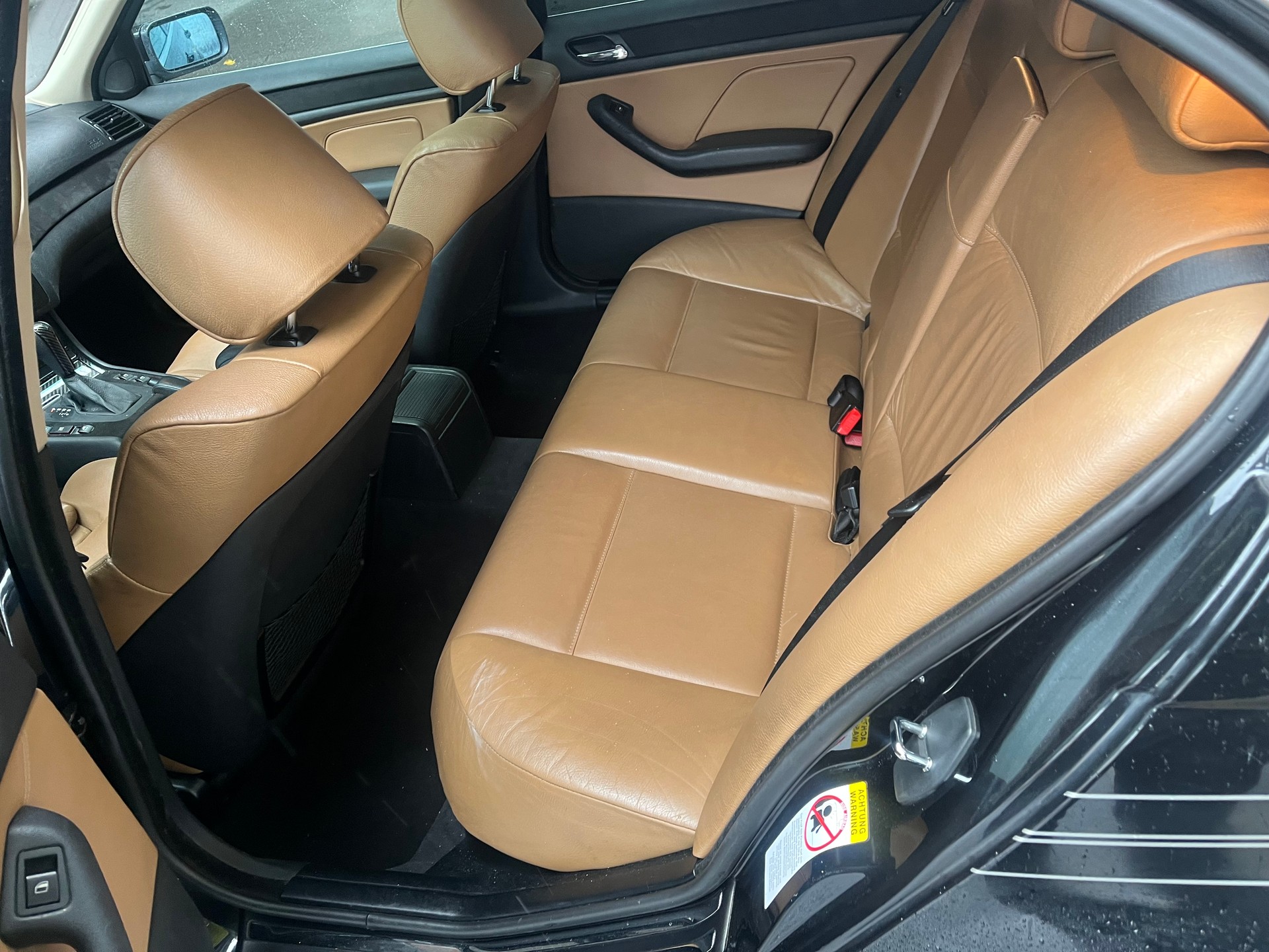 BMW 330xi-image-12