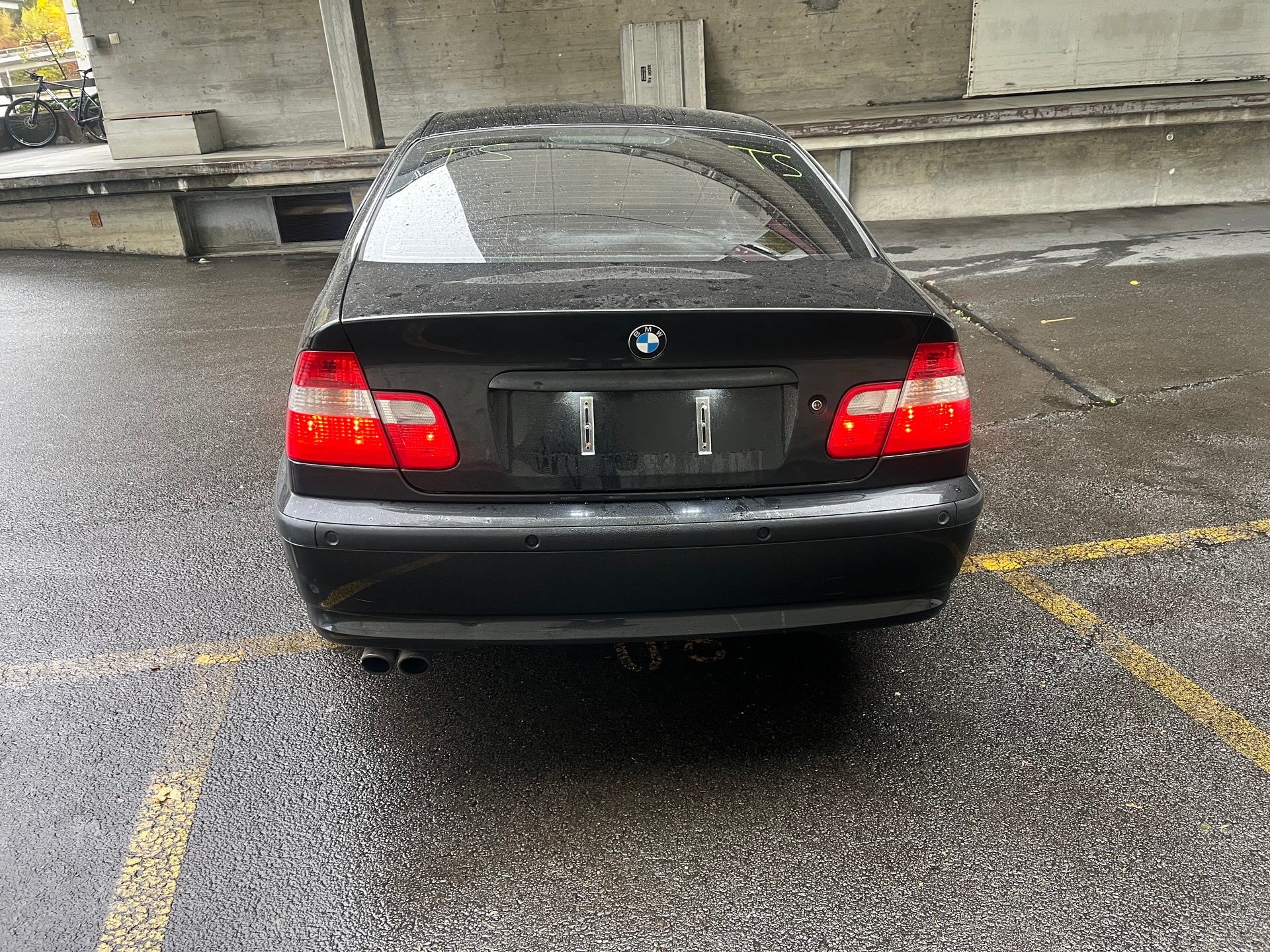 BMW 330xi-image-5