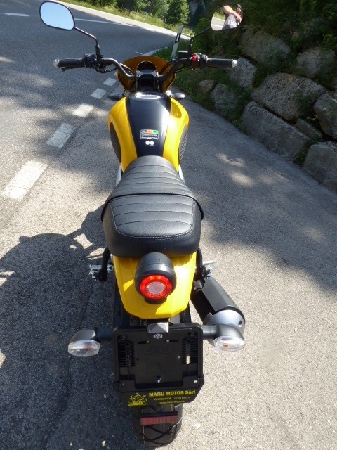 YAMAHA XSR 125-showroom-element-3