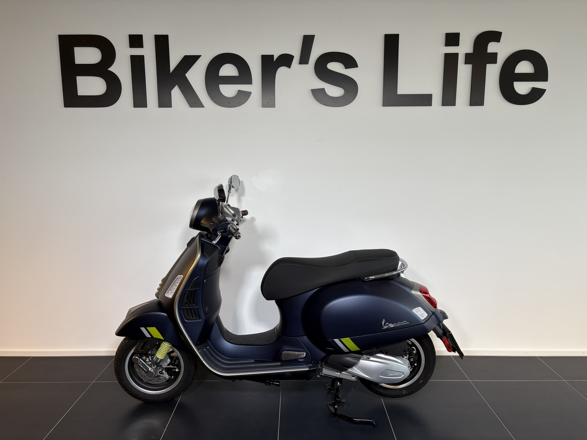 PIAGGIO Vespa GTS 300 HPE Super Tech-showroom-element-1