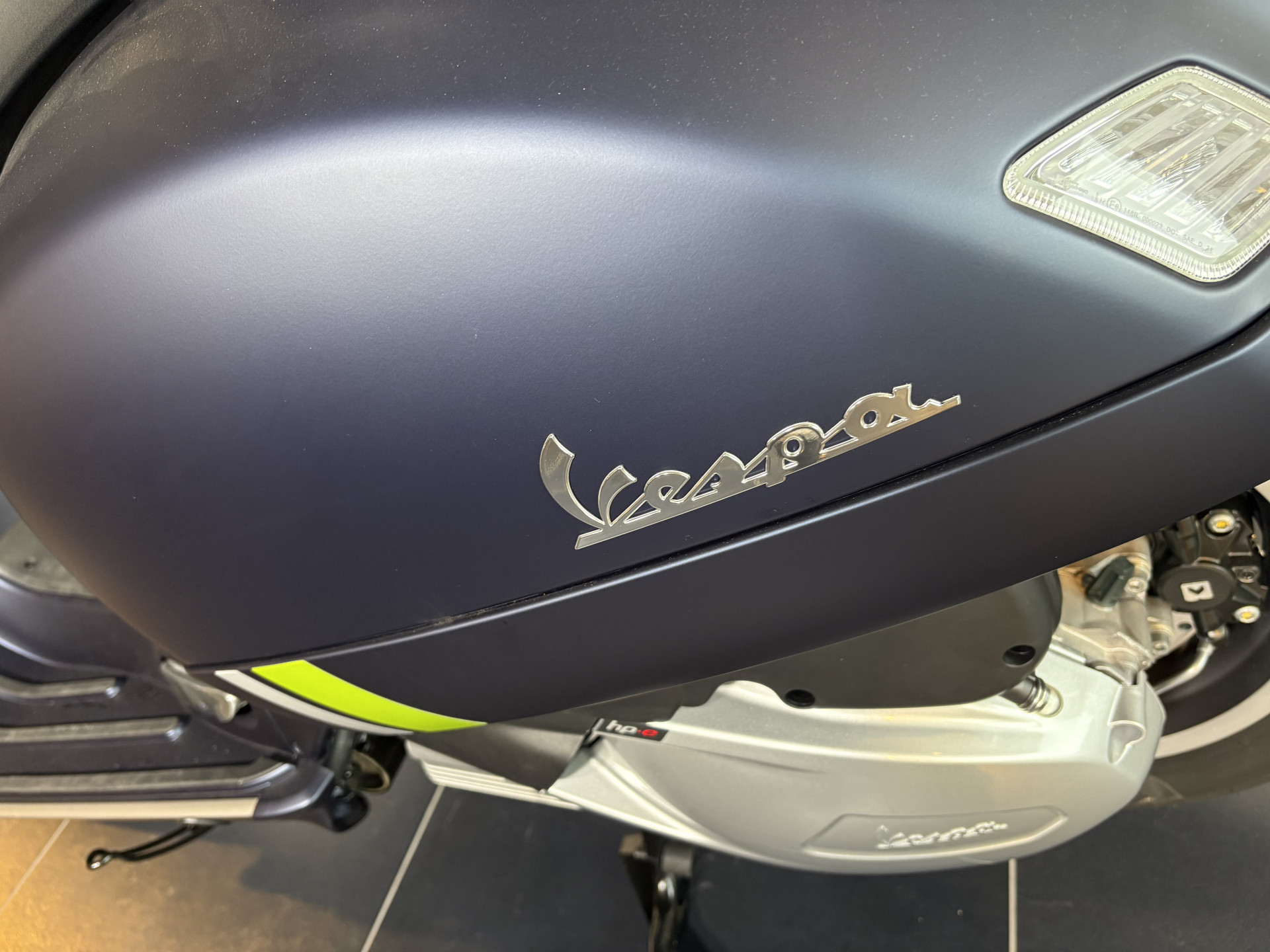 PIAGGIO Vespa GTS 300 HPE Super Tech-showroom-element-3