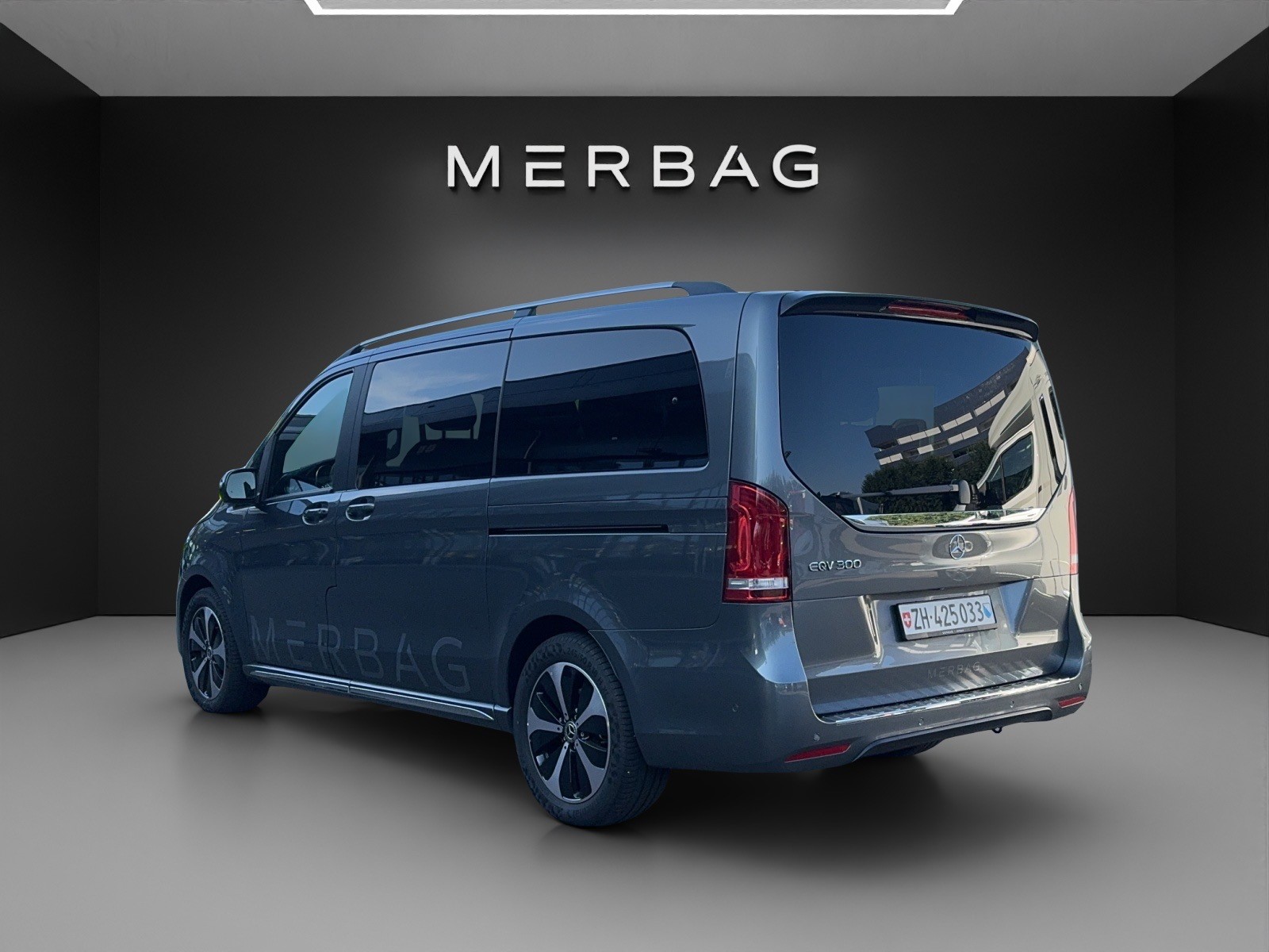 MERCEDES-BENZ EQV 300 lang-image-3