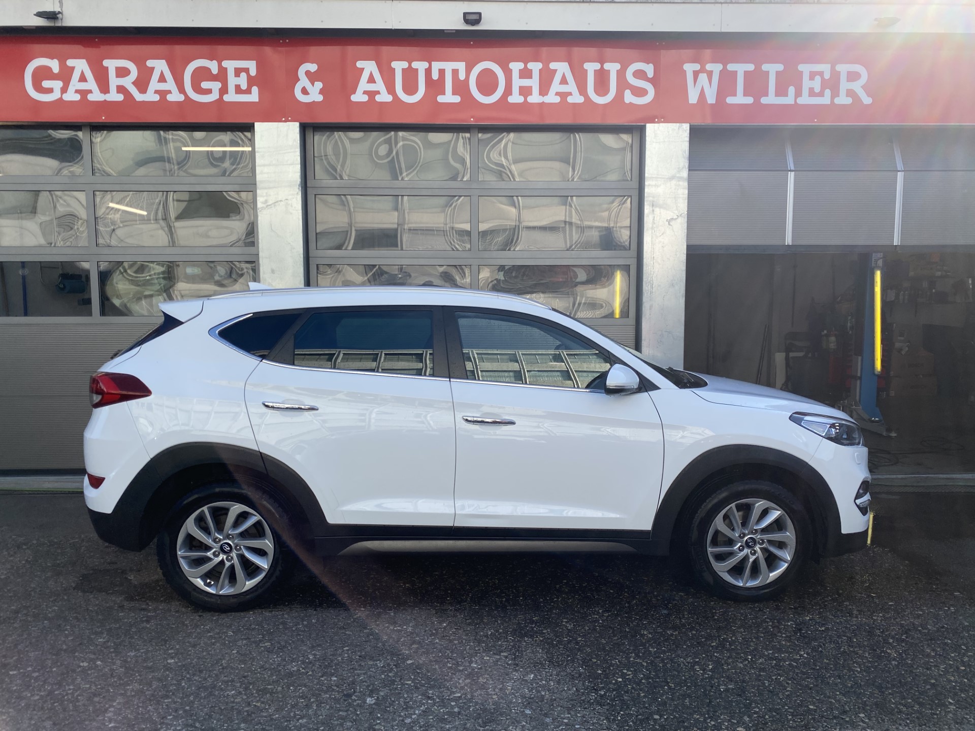 HYUNDAI Tucson 2.0 CRDI Plena 4WD Automatic-image-3