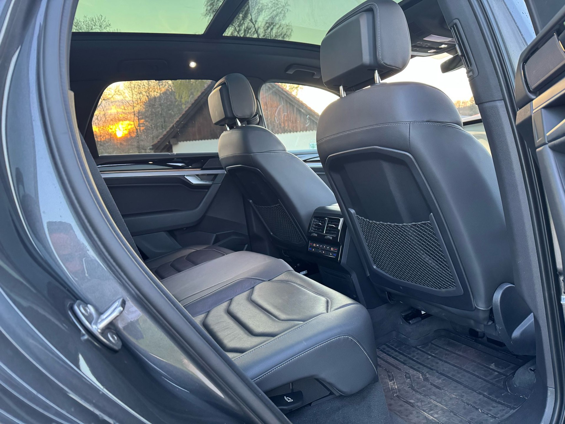 VW Touareg 3.0 TDI R Line Tiptronic-image-7