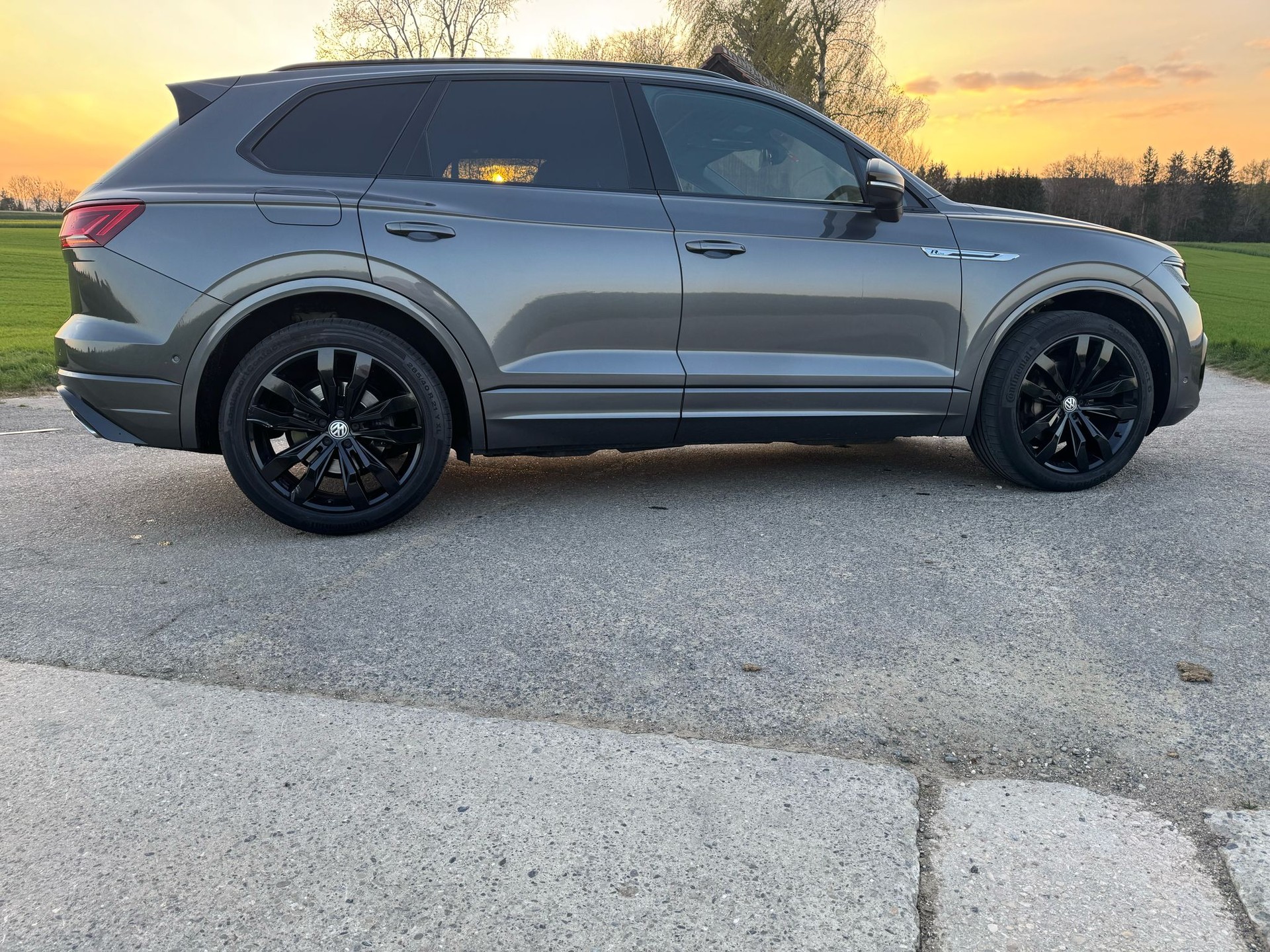 VW Touareg 3.0 TDI R Line Tiptronic-image-0