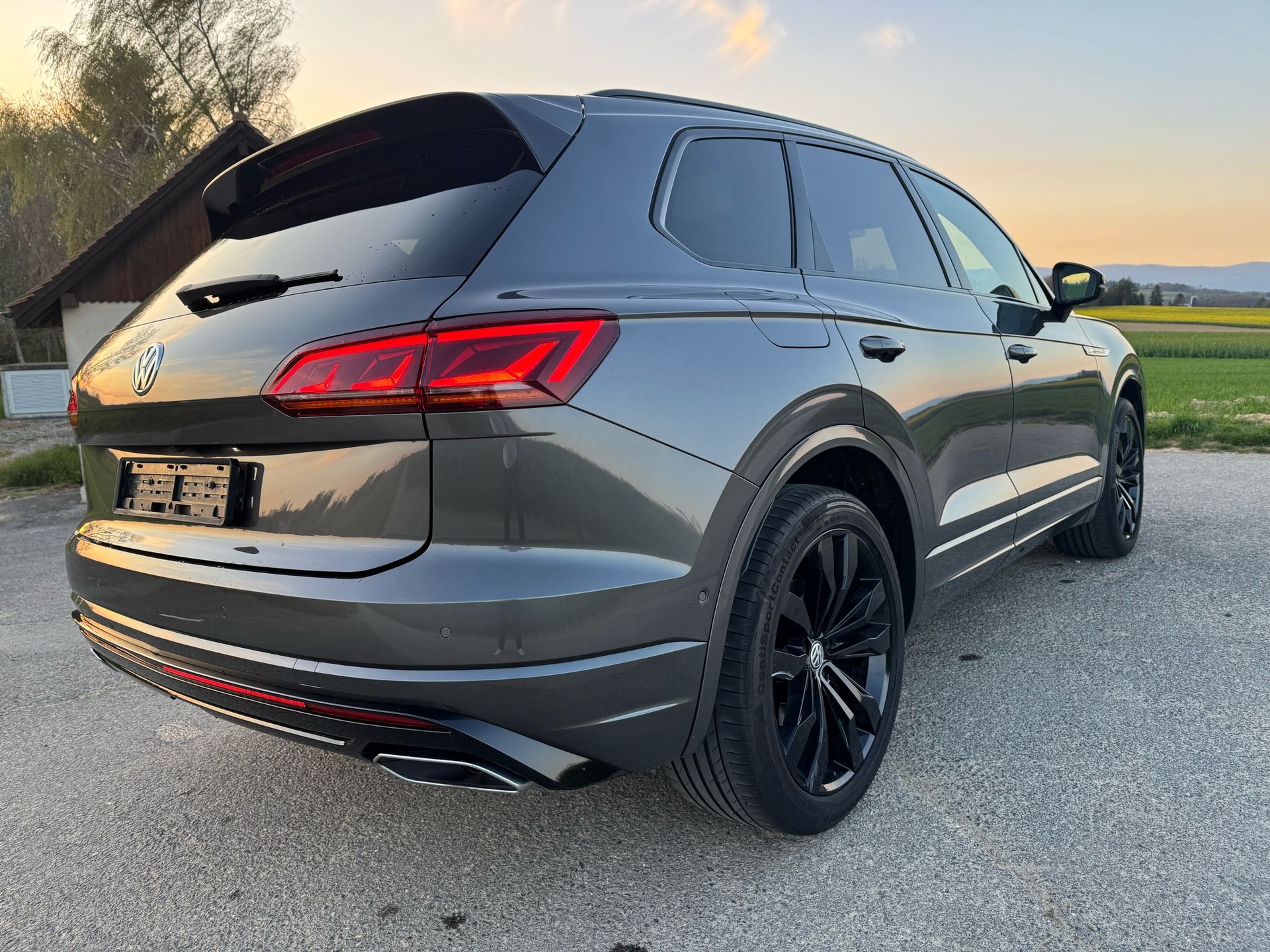 VW Touareg 3.0 TDI R Line Tiptronic-image-1
