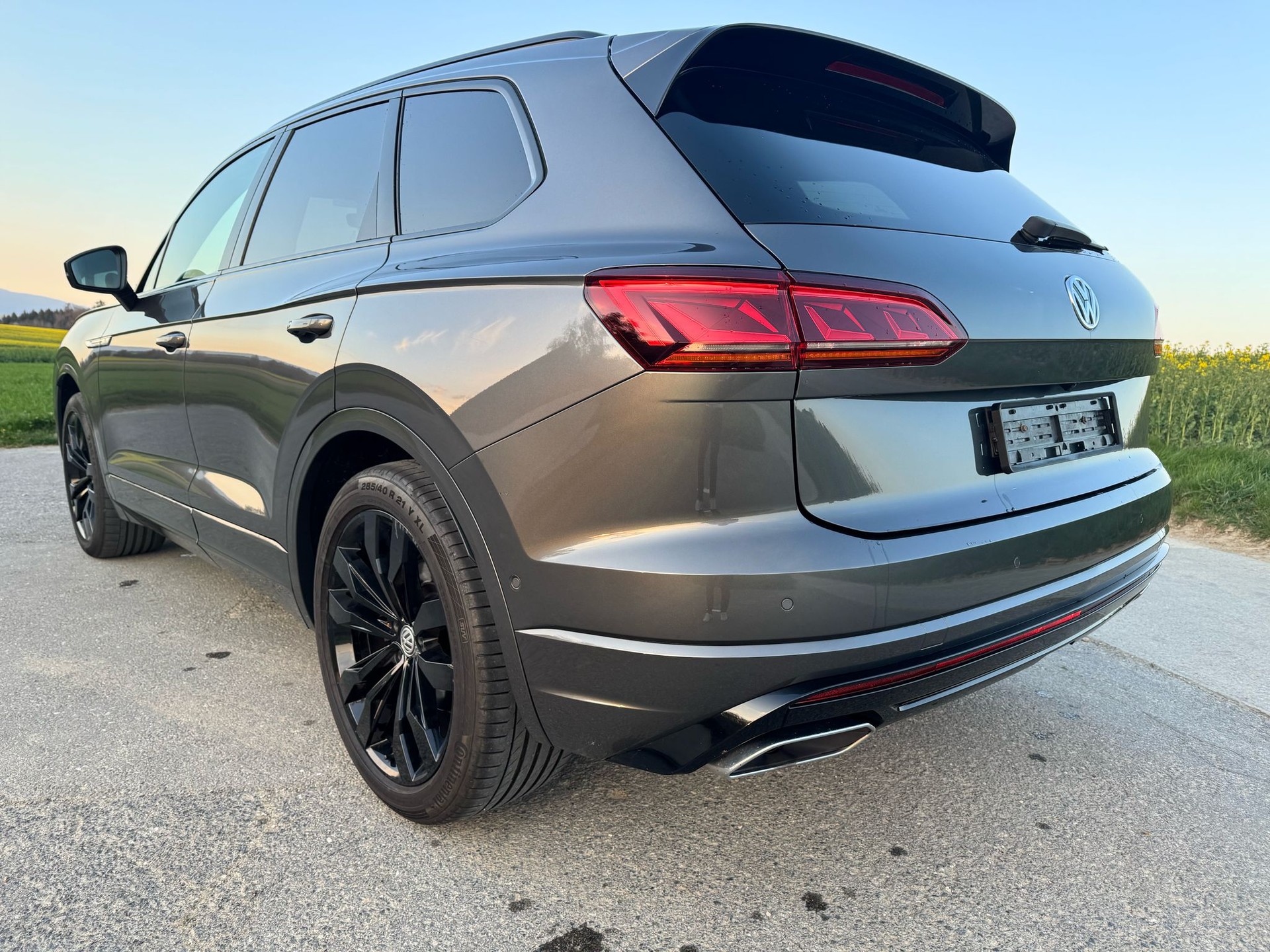 VW Touareg 3.0 TDI R Line Tiptronic-image-11