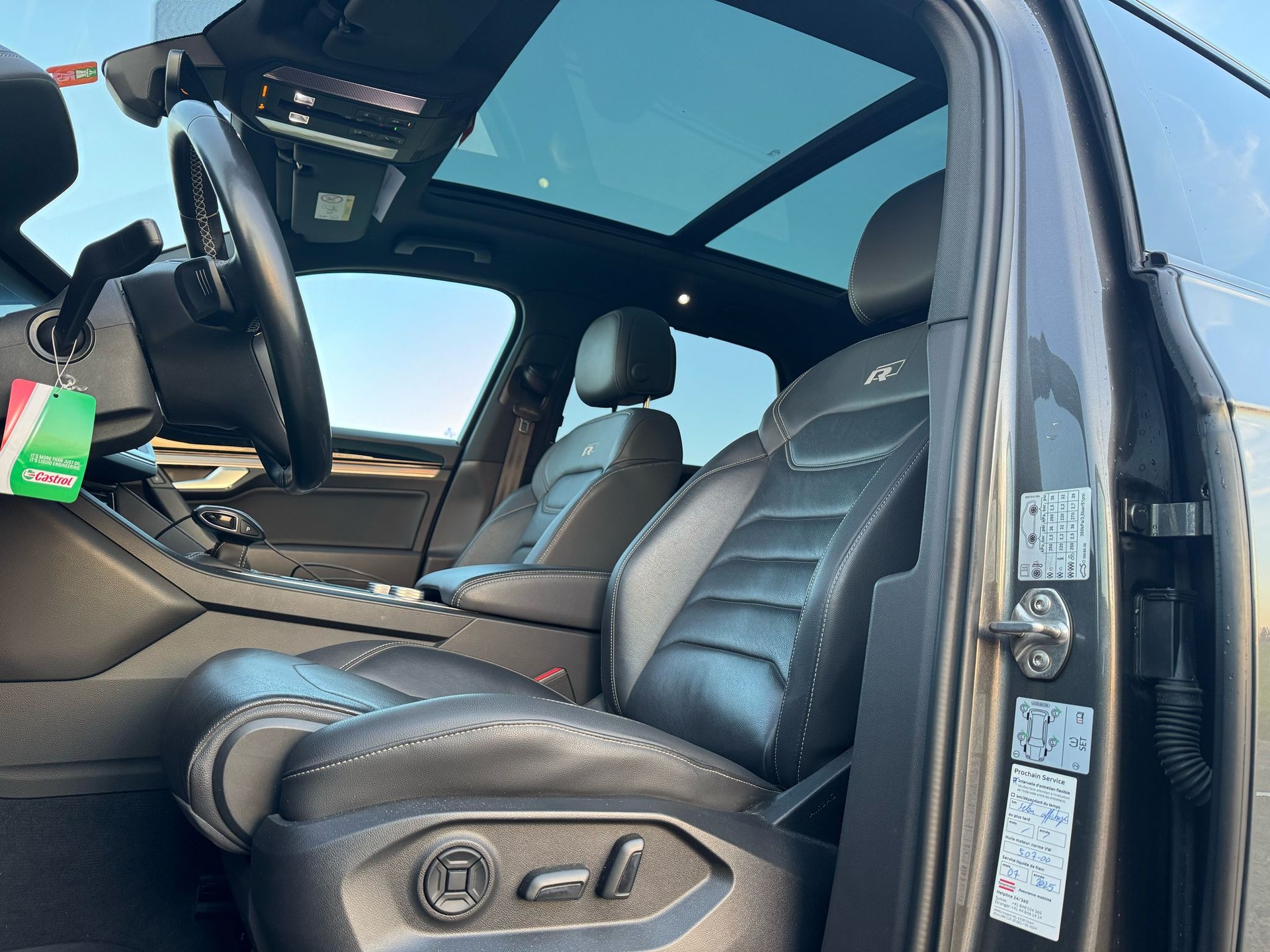 VW Touareg 3.0 TDI R Line Tiptronic-image-3