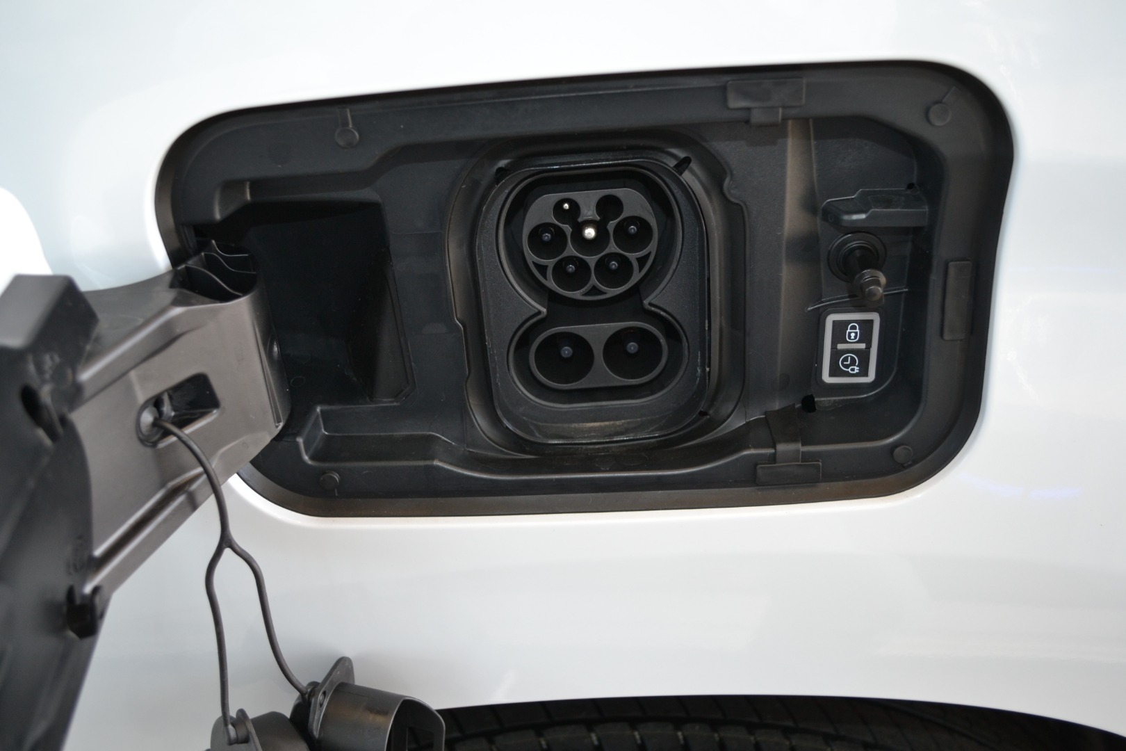 PEUGEOT e-Partner Long 50kWh Premium-image-6