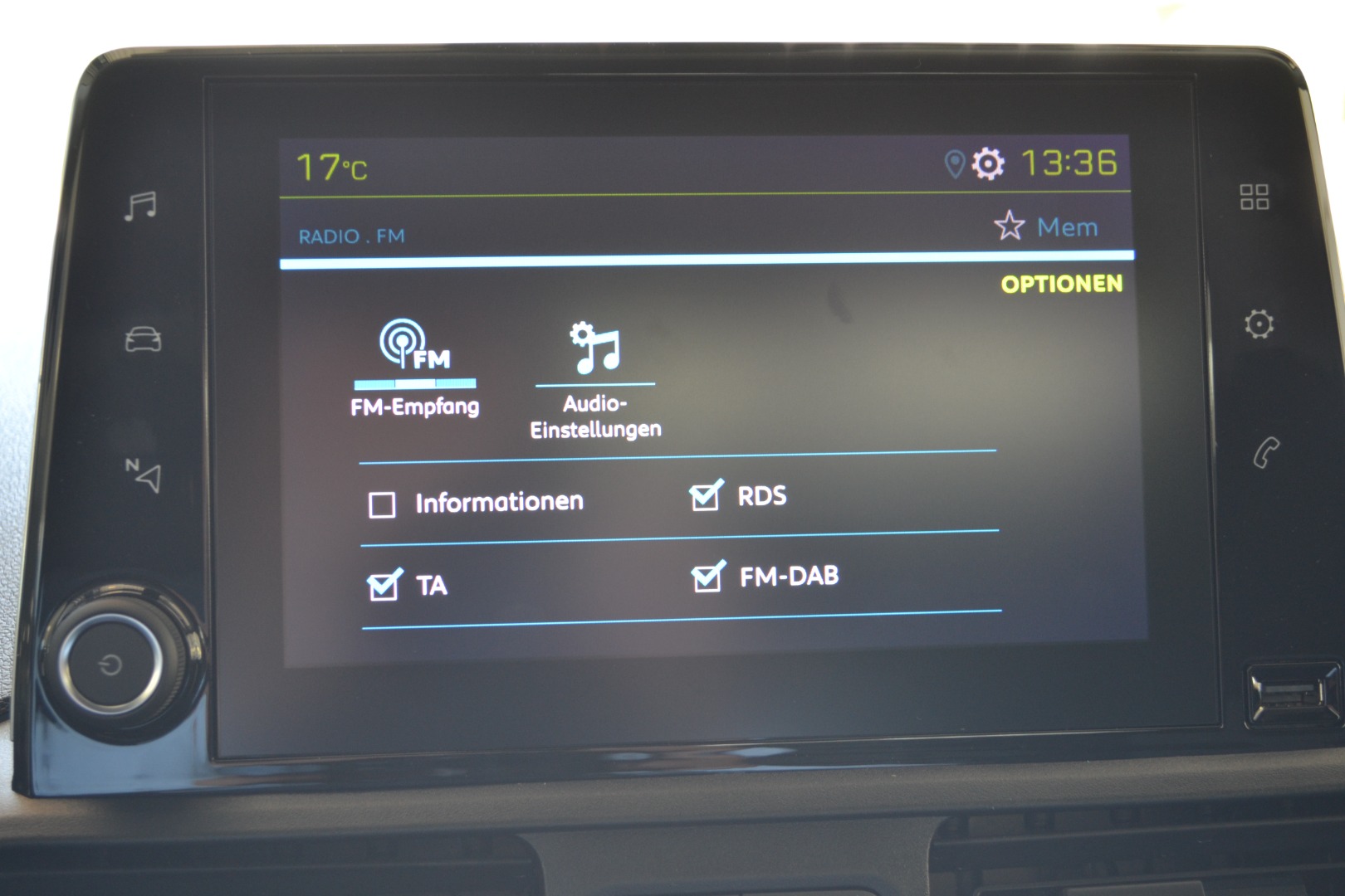 PEUGEOT e-Partner Long 50kWh Premium-image-12