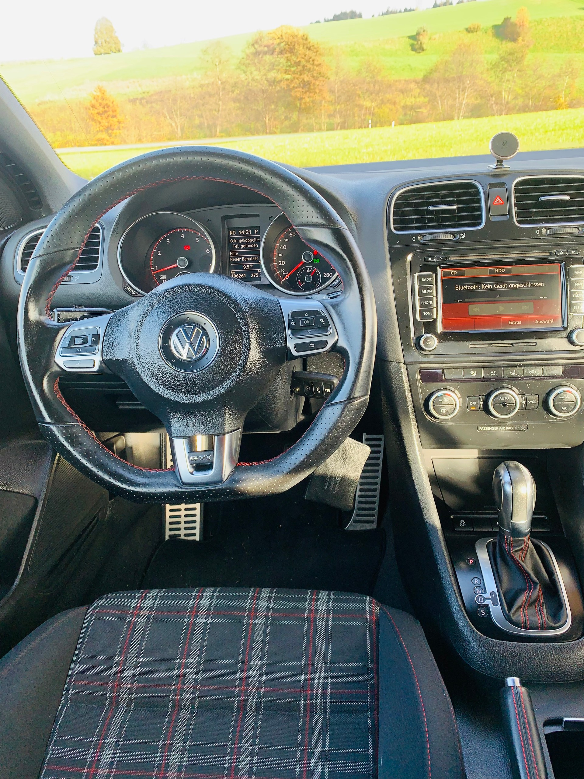 VW Golf Cabrio 2.0 TSI GTI DSG-image-12