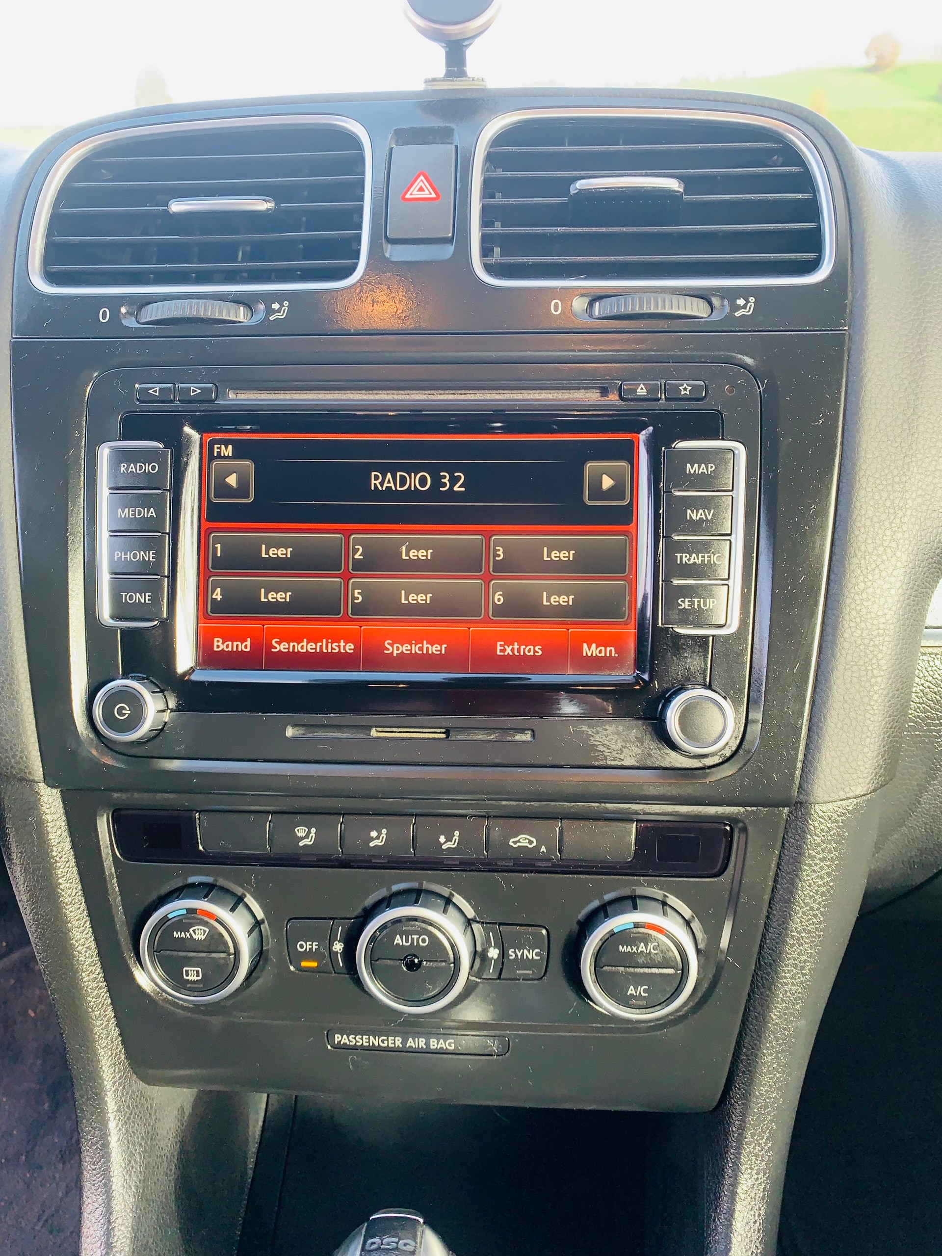 VW Golf Cabrio 2.0 TSI GTI DSG-image-10