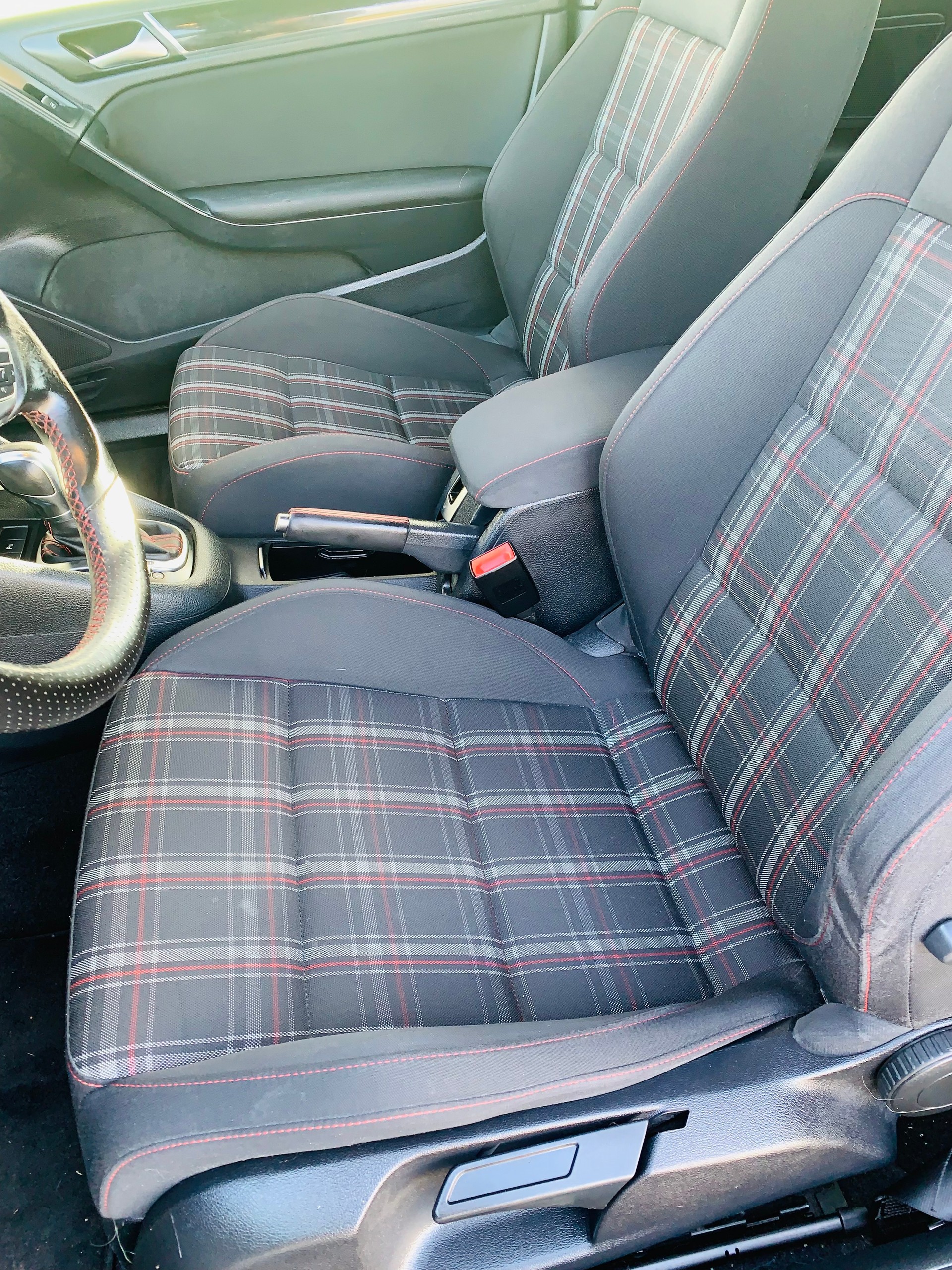 VW Golf Cabrio 2.0 TSI GTI DSG-image-7