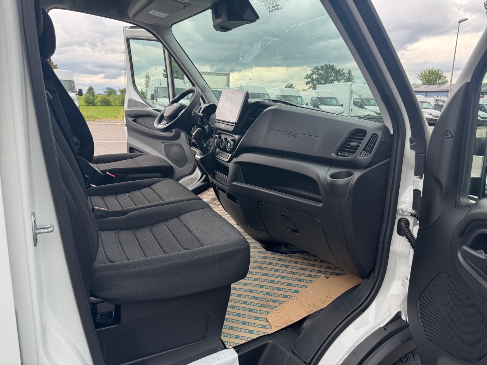 IVECO Iveco Daily 35S18HA8V Kastenwagen-image-12