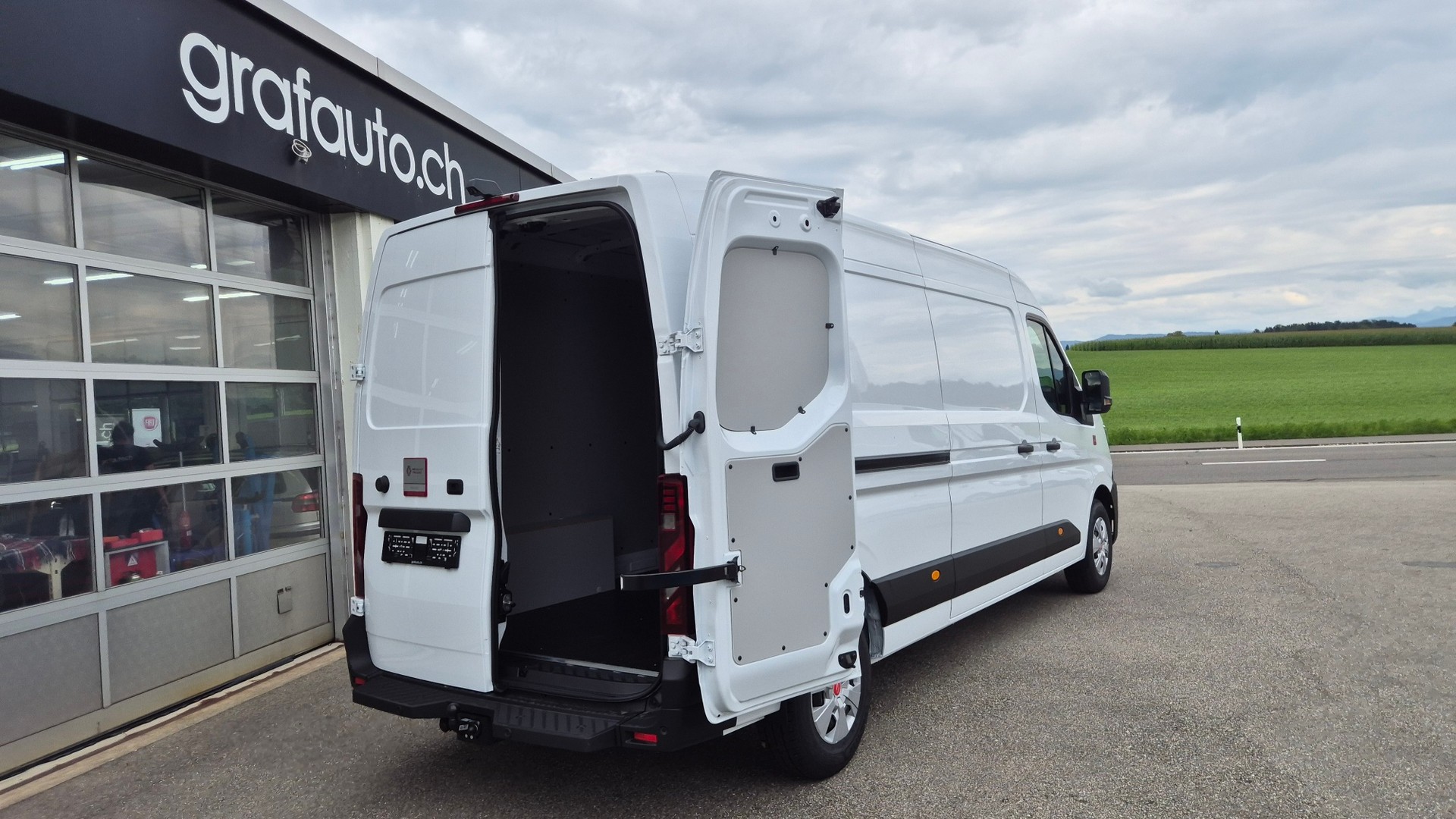 RENAULT MASTER RED L3H2 2.0 dCi170 BVA9-image-1