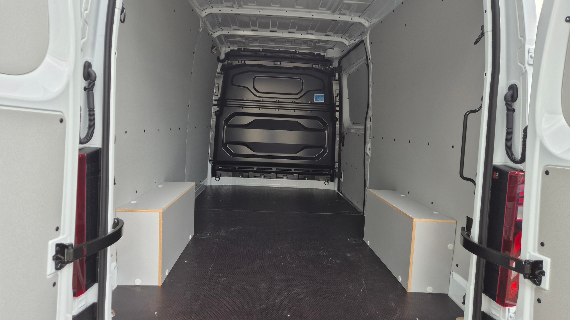 RENAULT MASTER RED L3H2 2.0 dCi170 BVA9-image-5