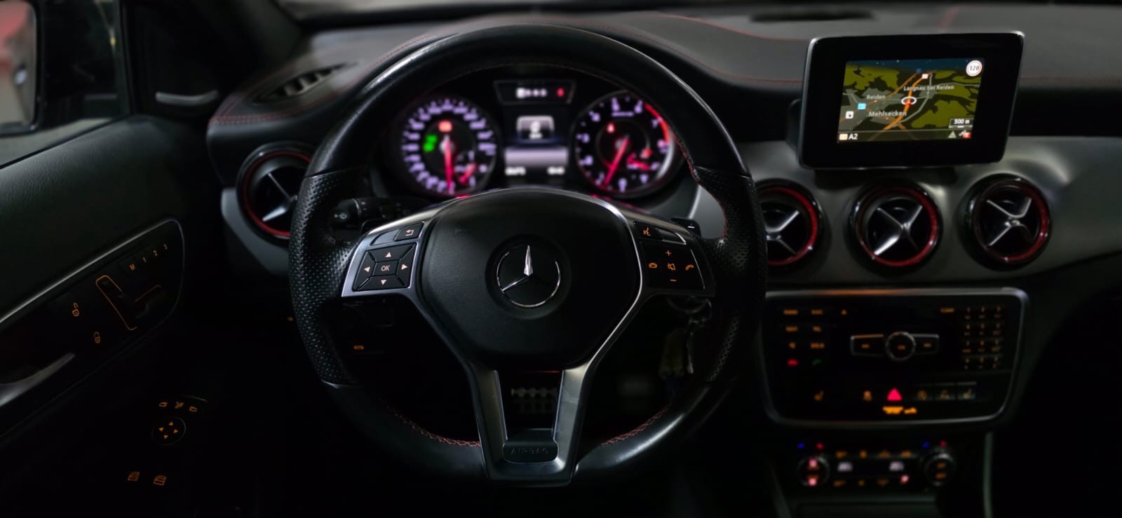 MERCEDES-BENZ GLA 45 AMG 4Matic 7G-DCT *CH-Fahrzeug*-image-15