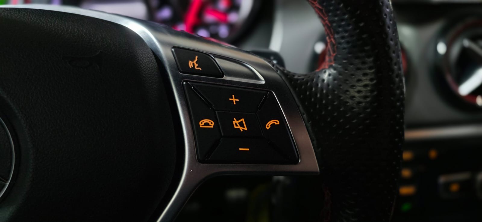 MERCEDES-BENZ GLA 45 AMG 4Matic 7G-DCT *CH-Fahrzeug*-image-19