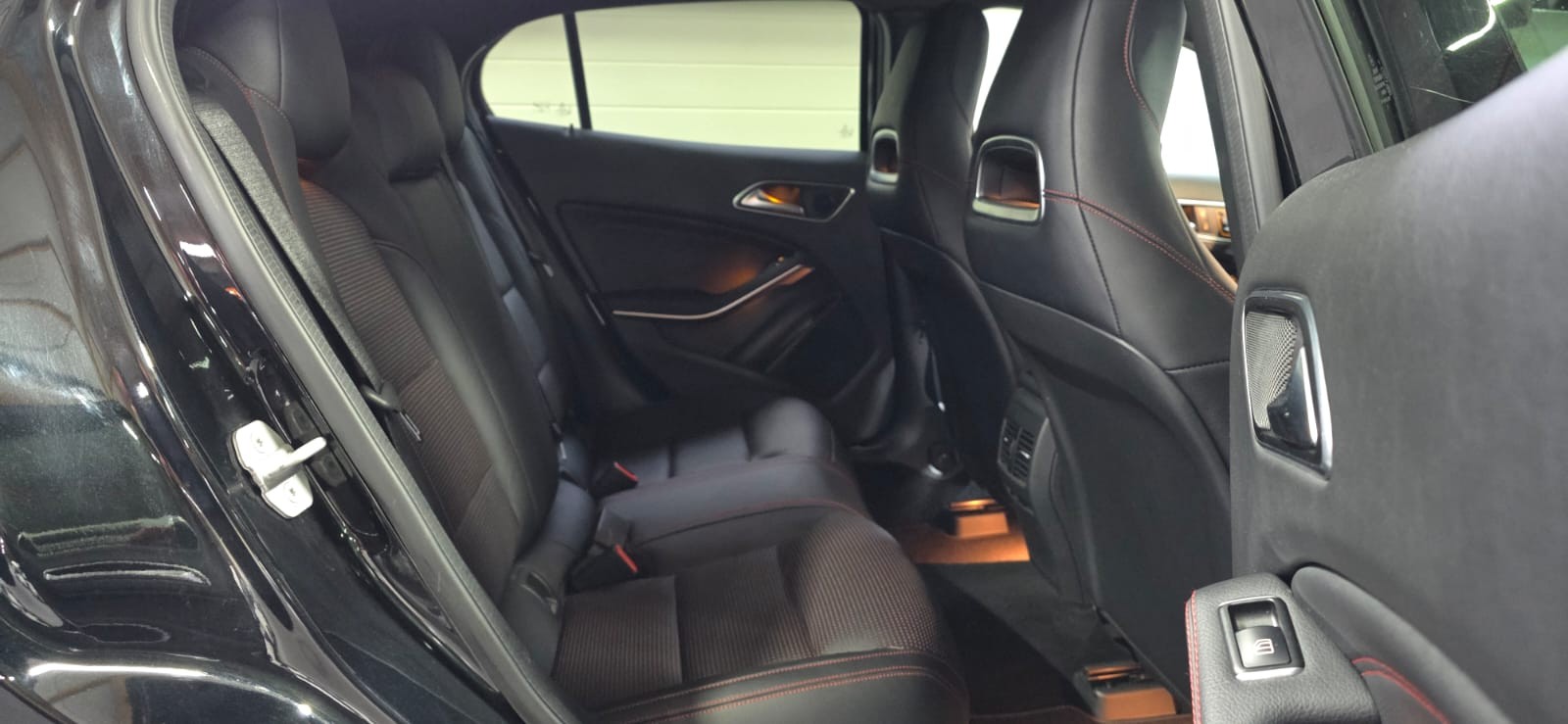 MERCEDES-BENZ GLA 45 AMG 4Matic 7G-DCT *CH-Fahrzeug*-image-27