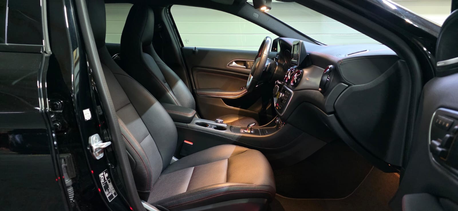 MERCEDES-BENZ GLA 45 AMG 4Matic 7G-DCT *CH-Fahrzeug*-image-12