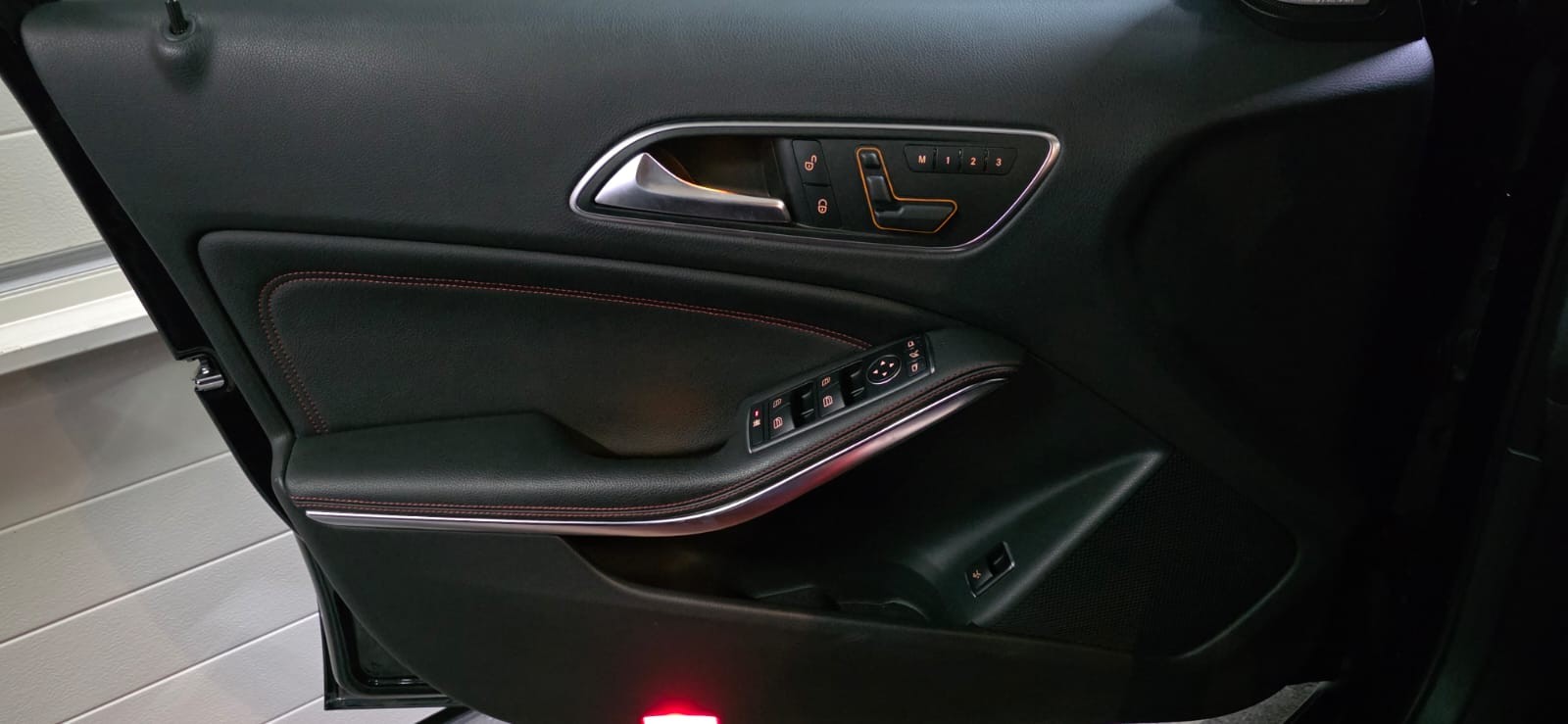 MERCEDES-BENZ GLA 45 AMG 4Matic 7G-DCT *CH-Fahrzeug*-image-16