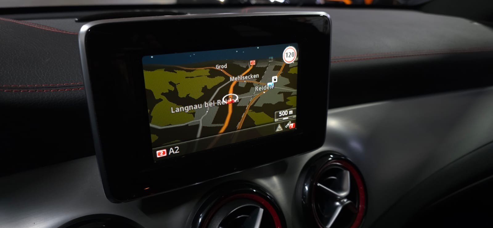 MERCEDES-BENZ GLA 45 AMG 4Matic 7G-DCT *CH-Fahrzeug*-image-23