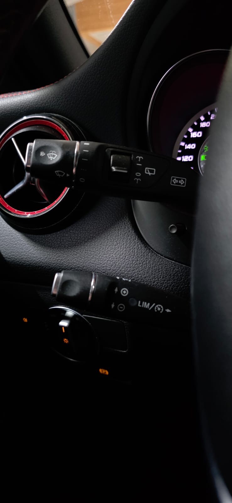 MERCEDES-BENZ GLA 45 AMG 4Matic 7G-DCT *CH-Fahrzeug*-image-17